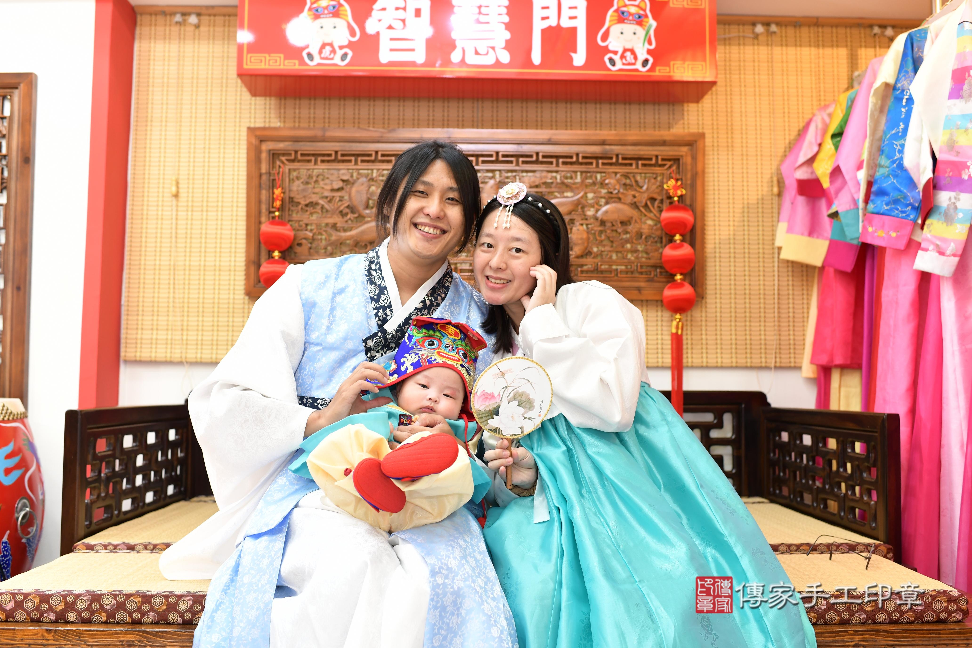 傳家手工印章台南店、抓周、度脺、中國風會場、傳家嬰兒古禮、吉祥話、抓周道具物品24種、拍照。抓周證書。寶寶抓周、滿周歲、生日快樂、祝福