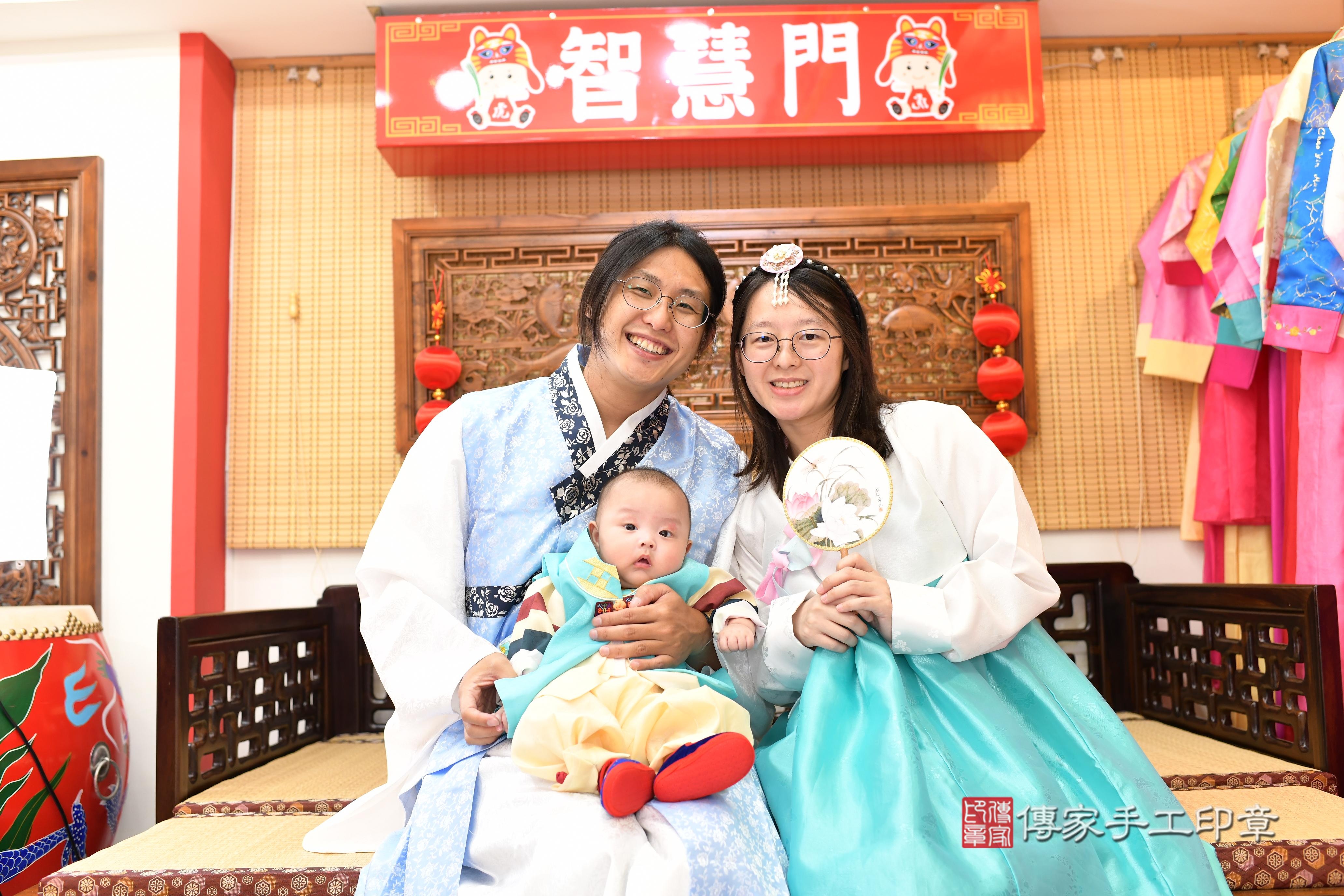 傳家手工印章台南店、抓周、度脺、中國風會場、傳家嬰兒古禮、吉祥話、抓周道具物品24種、拍照。抓周證書。寶寶抓周、滿周歲、生日快樂、祝福