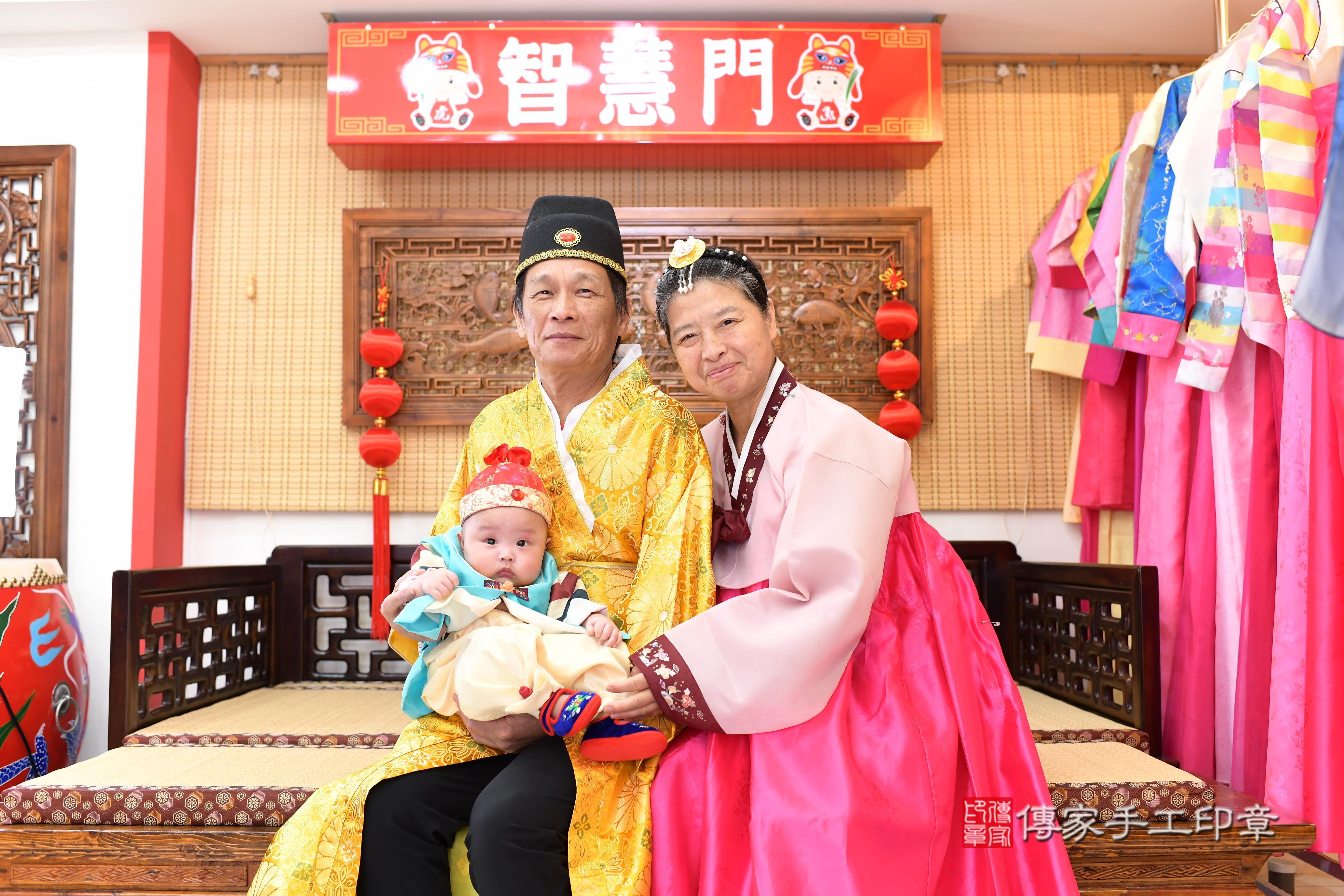 1753534162478521.傳家手工印章台南店、抓周、度脺、中國風會場、傳家嬰兒古禮、吉祥話、抓周道具物品24種、拍照。抓周證書。寶寶抓周、滿周歲、生日快樂、祝福