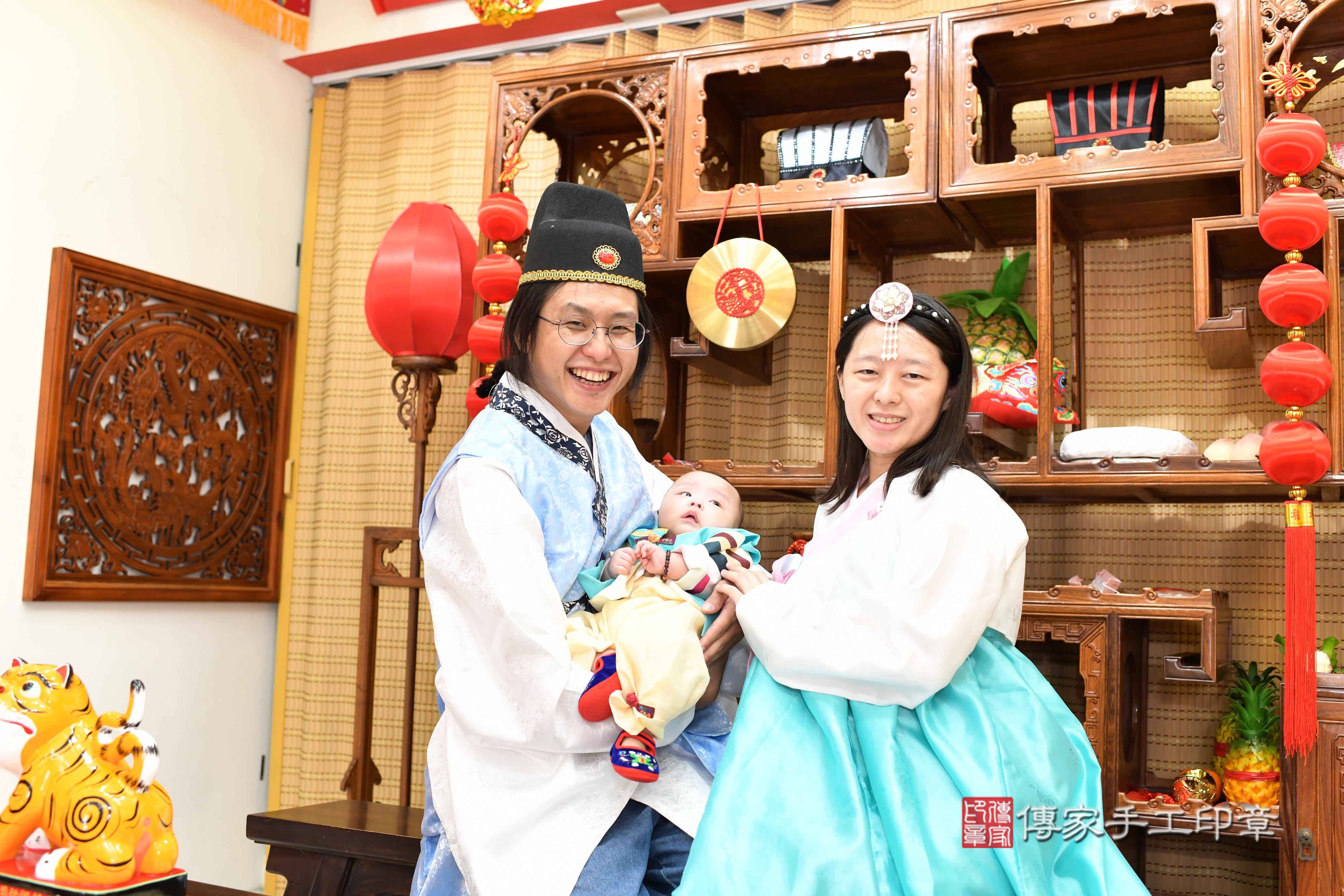 傳家手工印章台南店、抓周、度脺、中國風會場、傳家嬰兒古禮、吉祥話、抓周道具物品24種、拍照。抓周證書。寶寶抓周、滿周歲、生日快樂、祝福