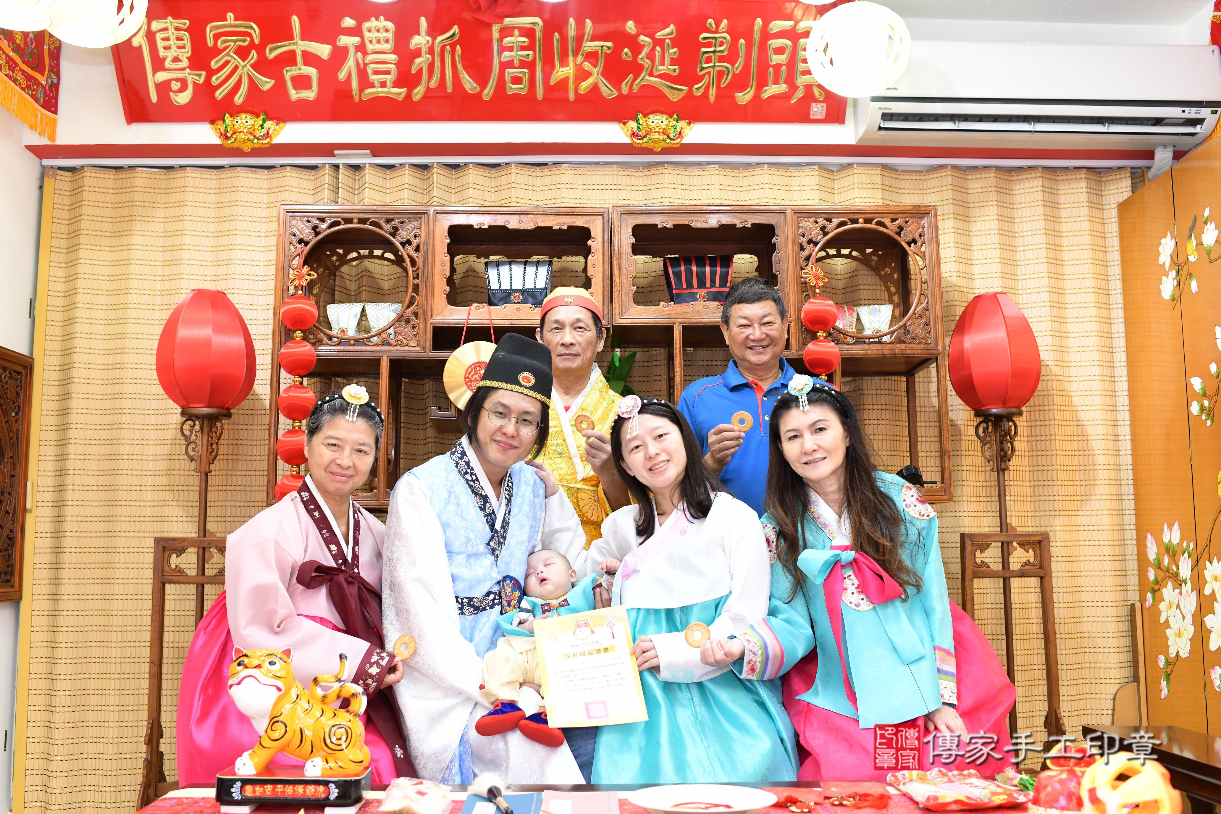 傳家手工印章台南店、抓周、度脺、中國風會場、傳家嬰兒古禮、吉祥話、抓周道具物品24種、拍照。抓周證書。寶寶抓周、滿周歲、生日快樂、祝福