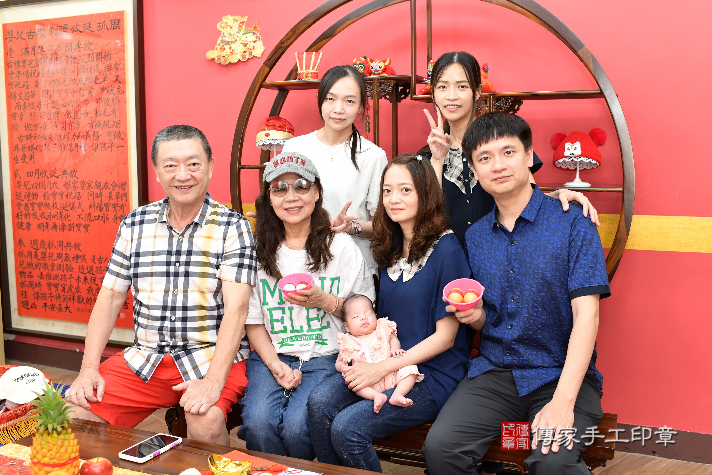 言言寶寶(新北市永和區到府嬰兒言言寶寶滿月剃頭理髮、到府嬰兒剃胎毛儀式吉祥話)。到府剃頭剃胎毛主持、專業拍照、證書。★購買「臍帶章、肚臍章、胎毛筆刷印章」贈送：剃頭、收涎、抓周，三選一。2025.7.2，照片4