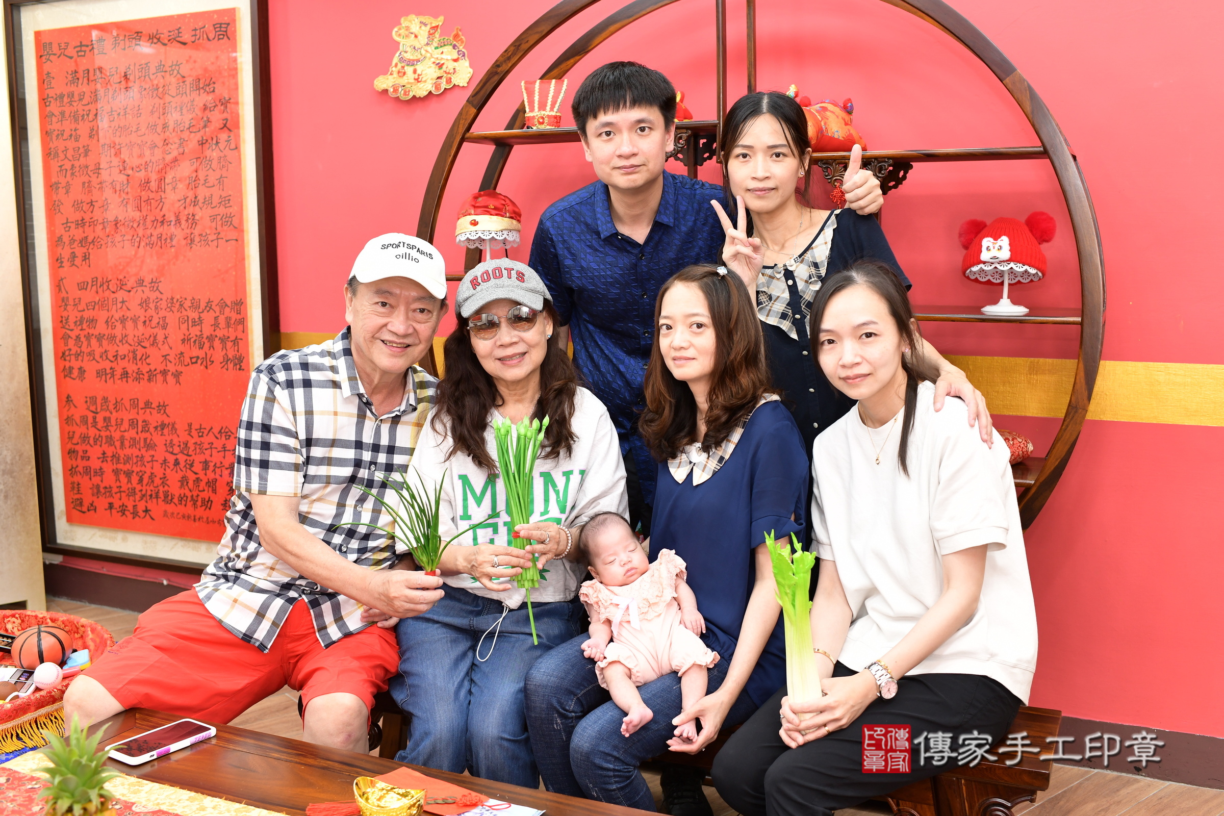 言言寶寶(新北市永和區到府嬰兒言言寶寶滿月剃頭理髮、到府嬰兒剃胎毛儀式吉祥話)。到府剃頭剃胎毛主持、專業拍照、證書。★購買「臍帶章、肚臍章、胎毛筆刷印章」贈送：剃頭、收涎、抓周，三選一。2025.7.2，照片10