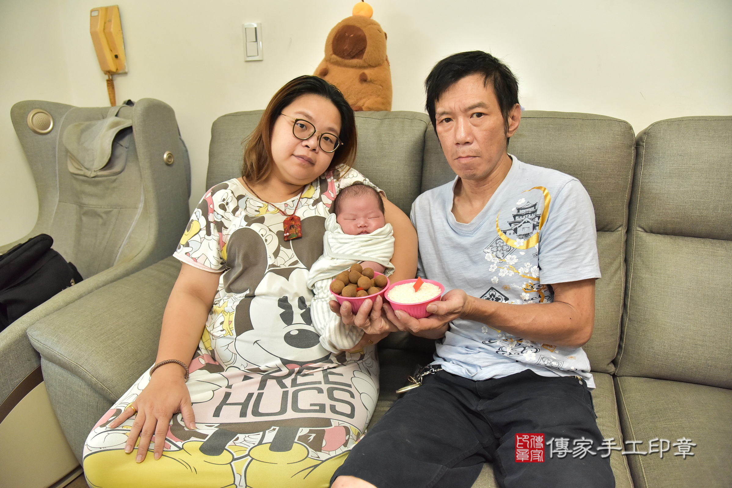宥宥寶寶(新北市新店區到府嬰兒宥宥寶寶滿月剃頭理髮、到府嬰兒剃胎毛儀式吉祥話)。到府剃頭剃胎毛主持、專業拍照、證書。★購買「臍帶章、肚臍章、胎毛筆刷印章」贈送：剃頭、收涎、抓周，三選一。2025.7.3，照片7
