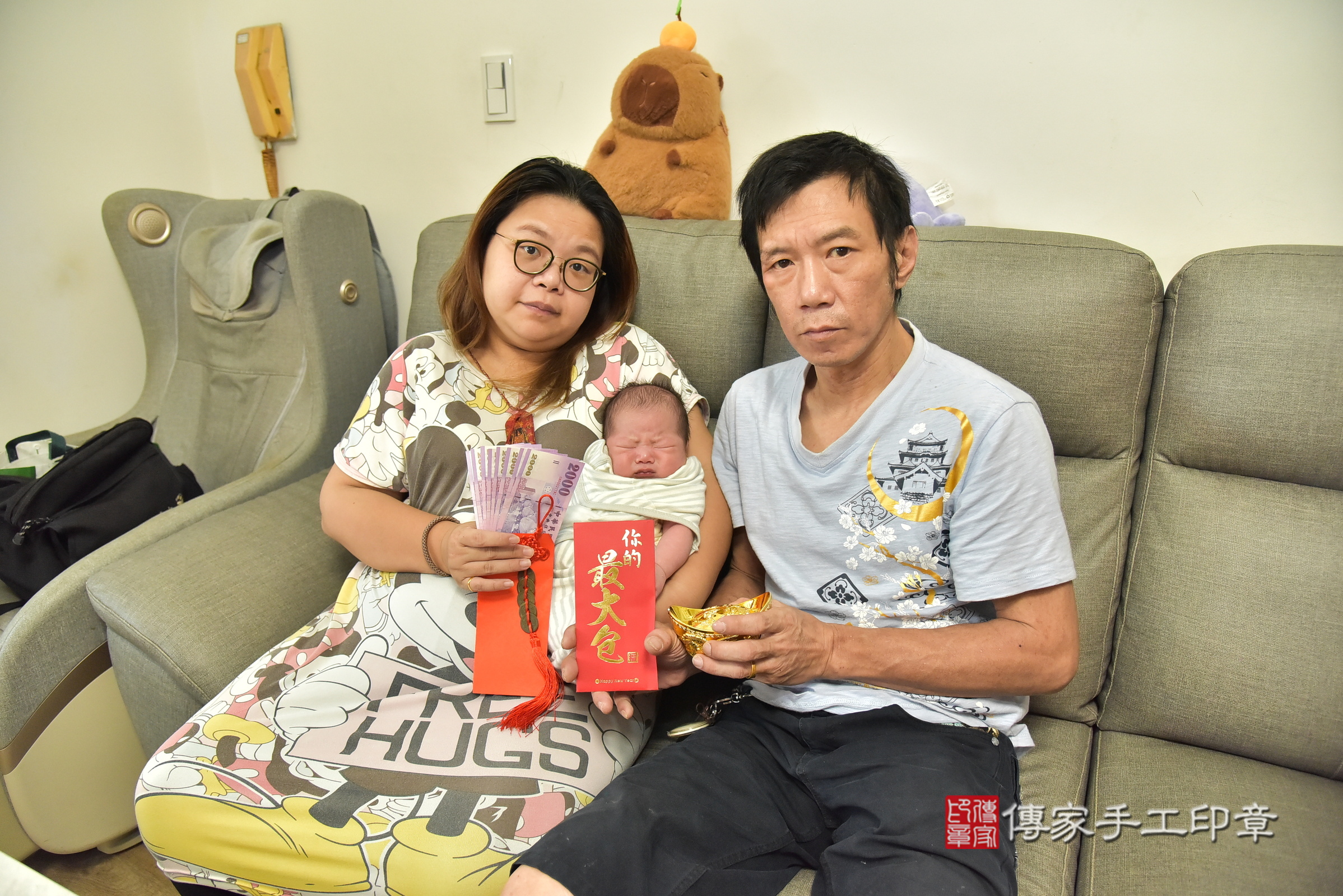 宥宥寶寶(新北市新店區到府嬰兒宥宥寶寶滿月剃頭理髮、到府嬰兒剃胎毛儀式吉祥話)。到府剃頭剃胎毛主持、專業拍照、證書。★購買「臍帶章、肚臍章、胎毛筆刷印章」贈送：剃頭、收涎、抓周，三選一。2025.7.3，照片16