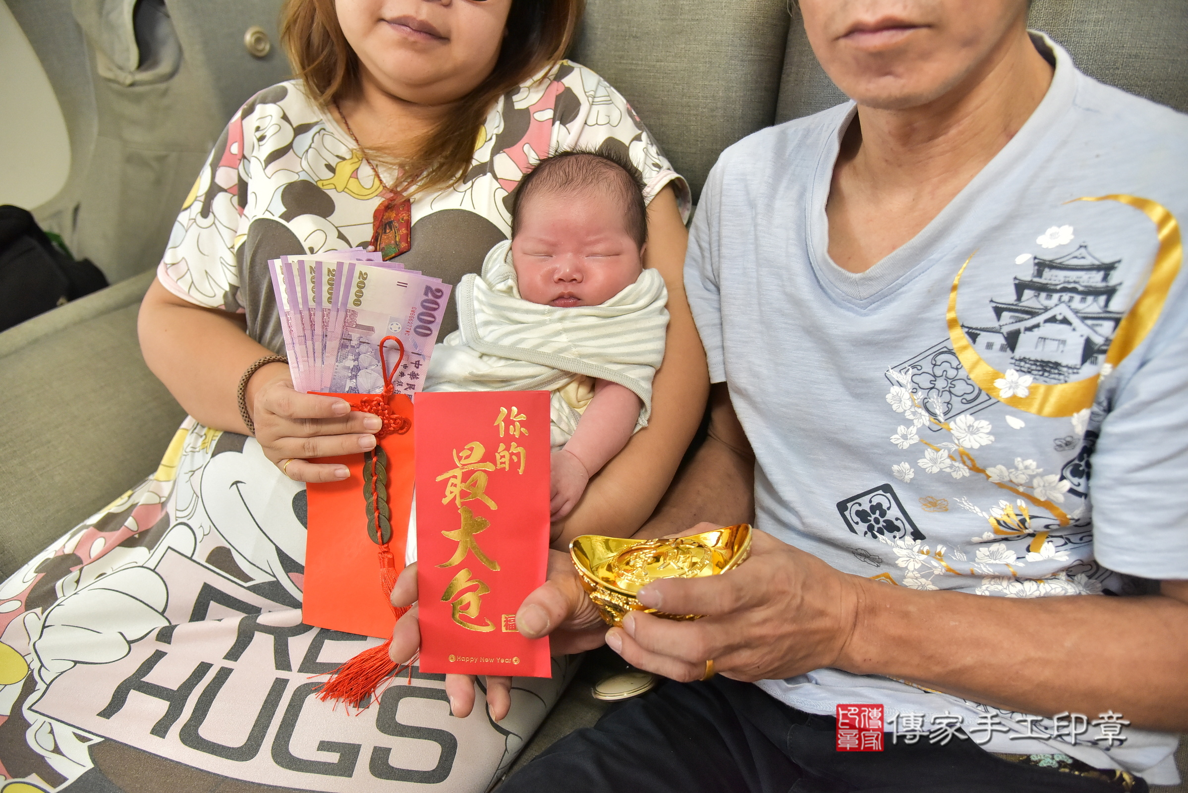 宥宥寶寶(新北市新店區到府嬰兒宥宥寶寶滿月剃頭理髮、到府嬰兒剃胎毛儀式吉祥話)。到府剃頭剃胎毛主持、專業拍照、證書。★購買「臍帶章、肚臍章、胎毛筆刷印章」贈送：剃頭、收涎、抓周，三選一。2025.7.3，照片17