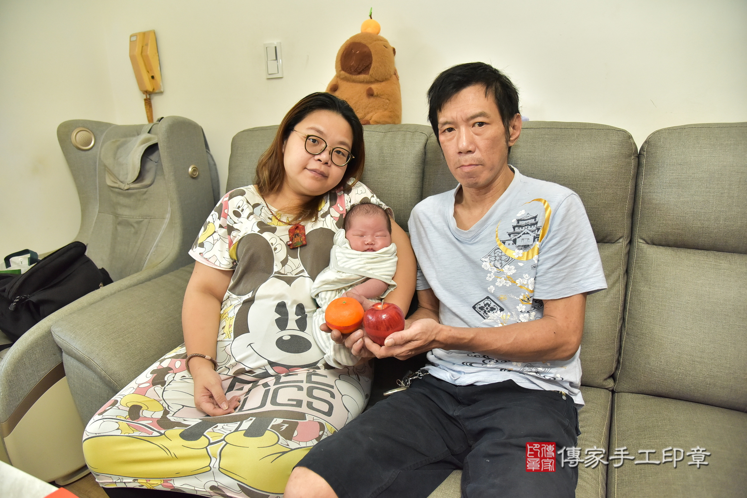 宥宥寶寶(新北市新店區到府嬰兒宥宥寶寶滿月剃頭理髮、到府嬰兒剃胎毛儀式吉祥話)。到府剃頭剃胎毛主持、專業拍照、證書。★購買「臍帶章、肚臍章、胎毛筆刷印章」贈送：剃頭、收涎、抓周，三選一。2025.7.3，照片8