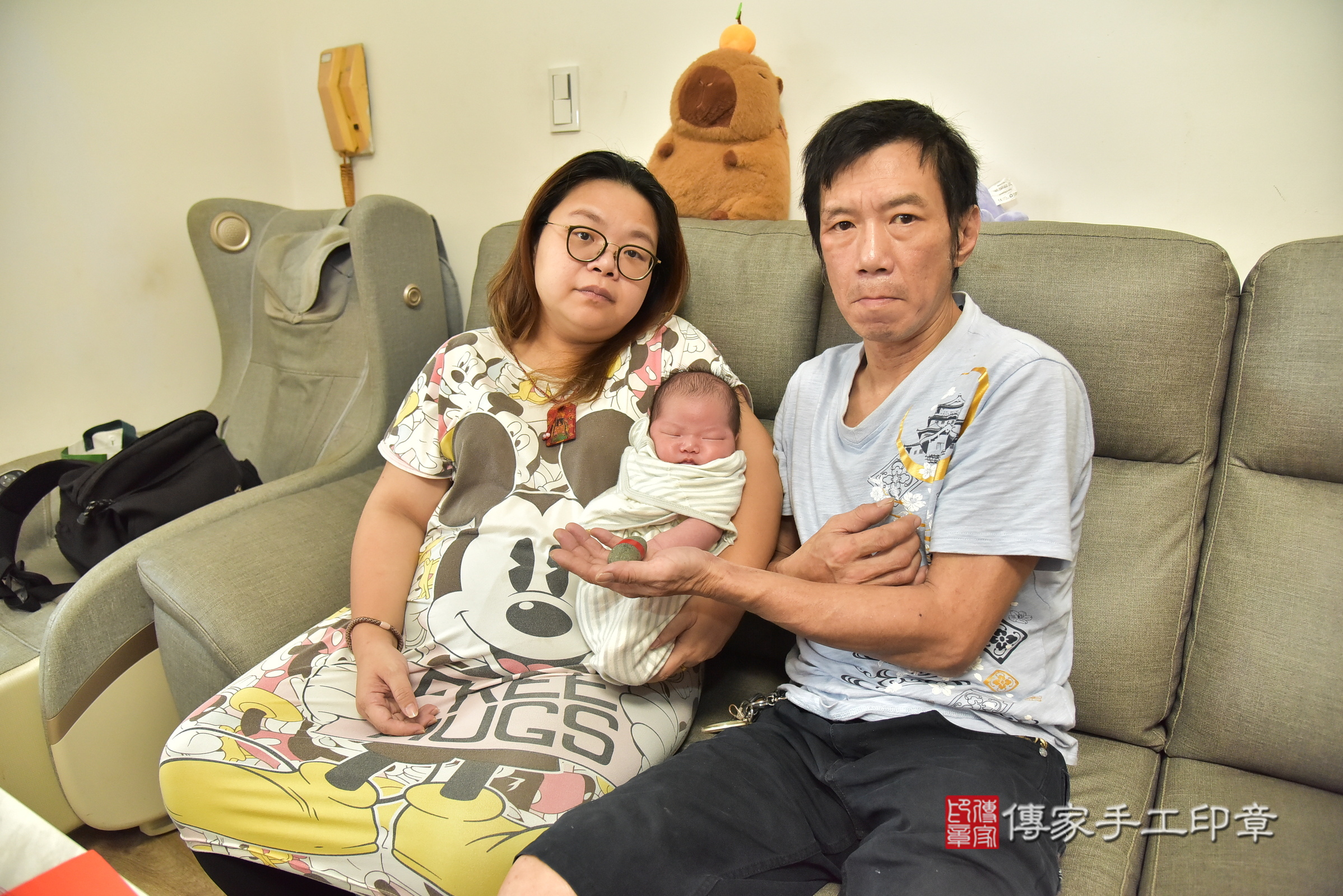 宥宥寶寶(新北市新店區到府嬰兒宥宥寶寶滿月剃頭理髮、到府嬰兒剃胎毛儀式吉祥話)。到府剃頭剃胎毛主持、專業拍照、證書。★購買「臍帶章、肚臍章、胎毛筆刷印章」贈送：剃頭、收涎、抓周，三選一。2025.7.3，照片10
