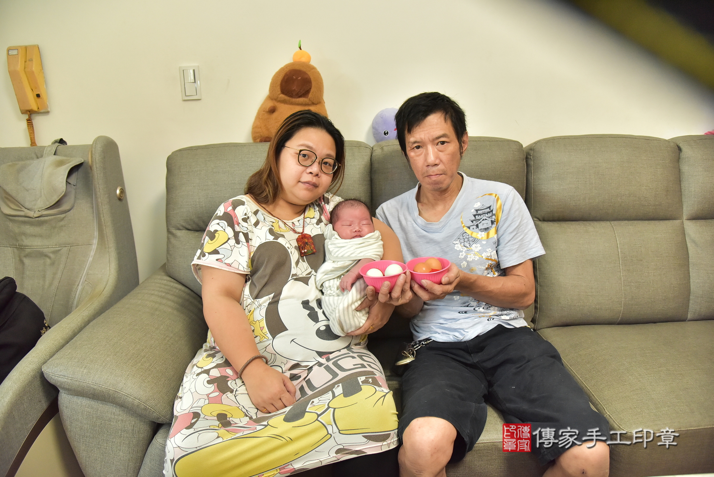 宥宥寶寶(新北市新店區到府嬰兒宥宥寶寶滿月剃頭理髮、到府嬰兒剃胎毛儀式吉祥話)。到府剃頭剃胎毛主持、專業拍照、證書。★購買「臍帶章、肚臍章、胎毛筆刷印章」贈送：剃頭、收涎、抓周，三選一。2025.7.3，照片4
