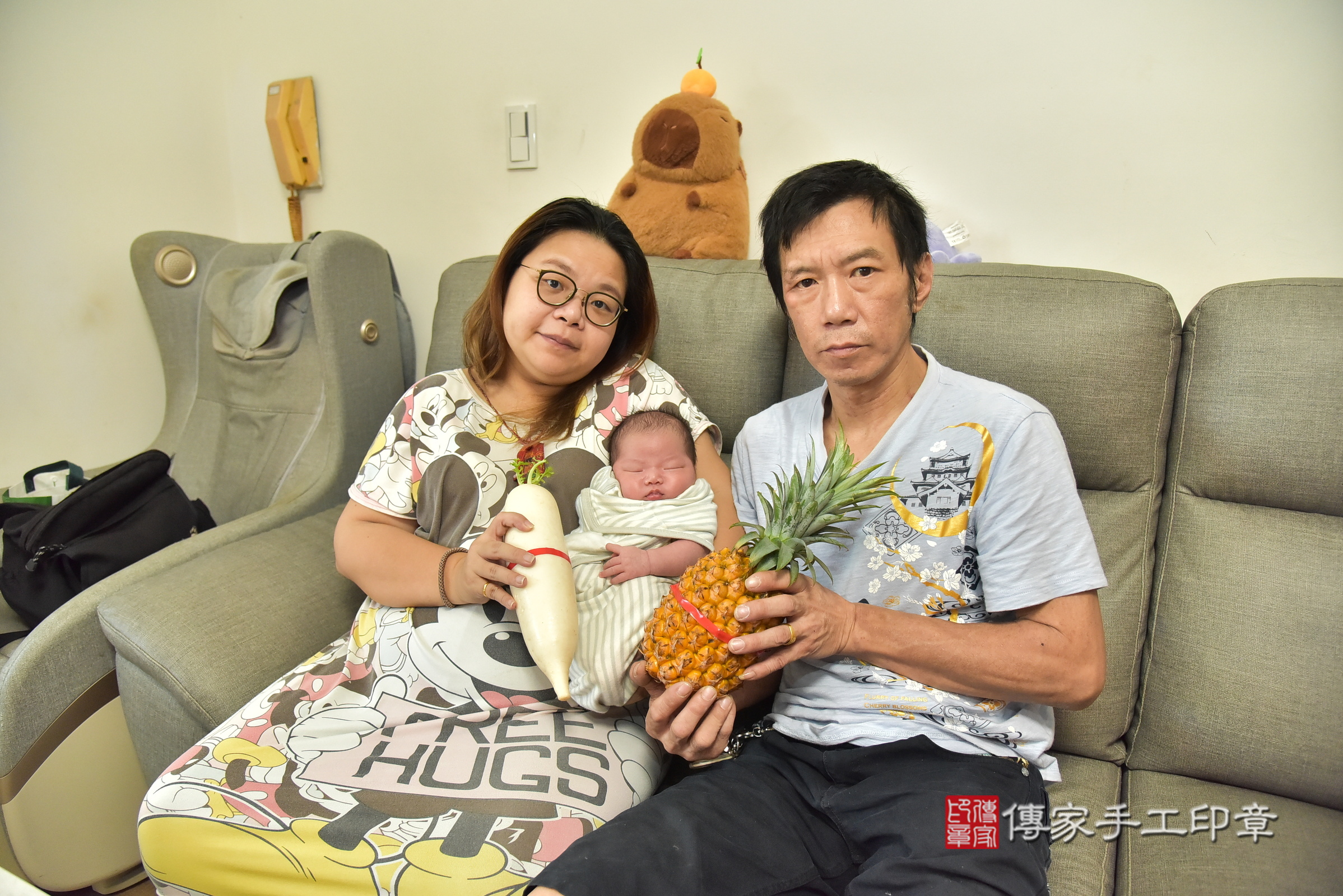 宥宥寶寶(新北市新店區到府嬰兒宥宥寶寶滿月剃頭理髮、到府嬰兒剃胎毛儀式吉祥話)。到府剃頭剃胎毛主持、專業拍照、證書。★購買「臍帶章、肚臍章、胎毛筆刷印章」贈送：剃頭、收涎、抓周，三選一。2025.7.3，照片14