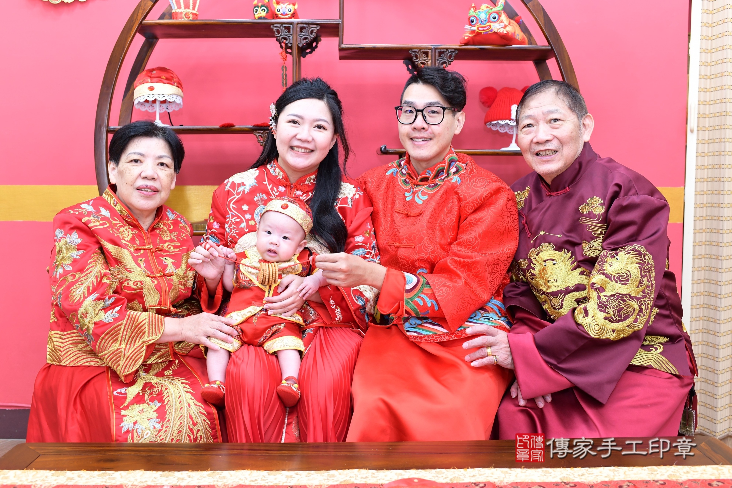新北市永和區睿睿寶寶收涎推薦：傳家新北店收涎中國風會場，嬰兒古禮收涎收口水流程儀式、收涎吉祥話、收涎餅乾、收涎拍照。收涎證書。2025.7.22，照片12