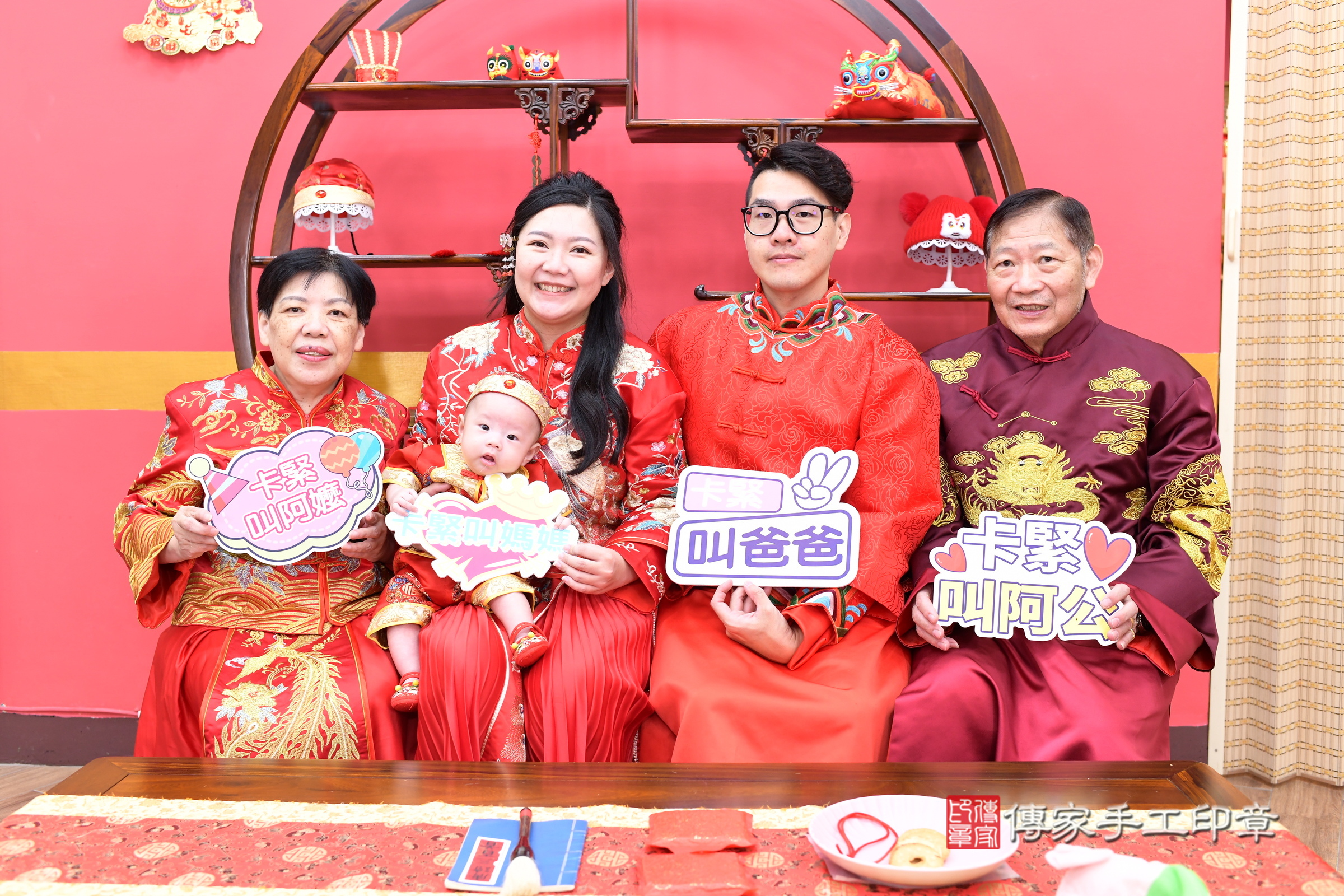 新北市永和區睿睿寶寶收涎推薦：傳家新北店收涎中國風會場，嬰兒古禮收涎收口水流程儀式、收涎吉祥話、收涎餅乾、收涎拍照。收涎證書。2025.7.22，照片17