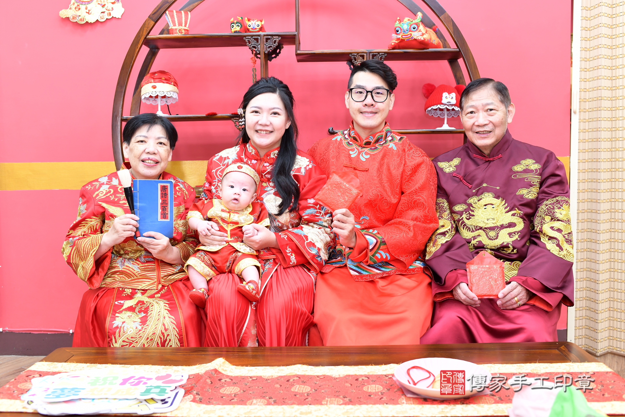 新北市永和區睿睿寶寶收涎推薦：傳家新北店收涎中國風會場，嬰兒古禮收涎收口水流程儀式、收涎吉祥話、收涎餅乾、收涎拍照。收涎證書。2025.7.22，照片6