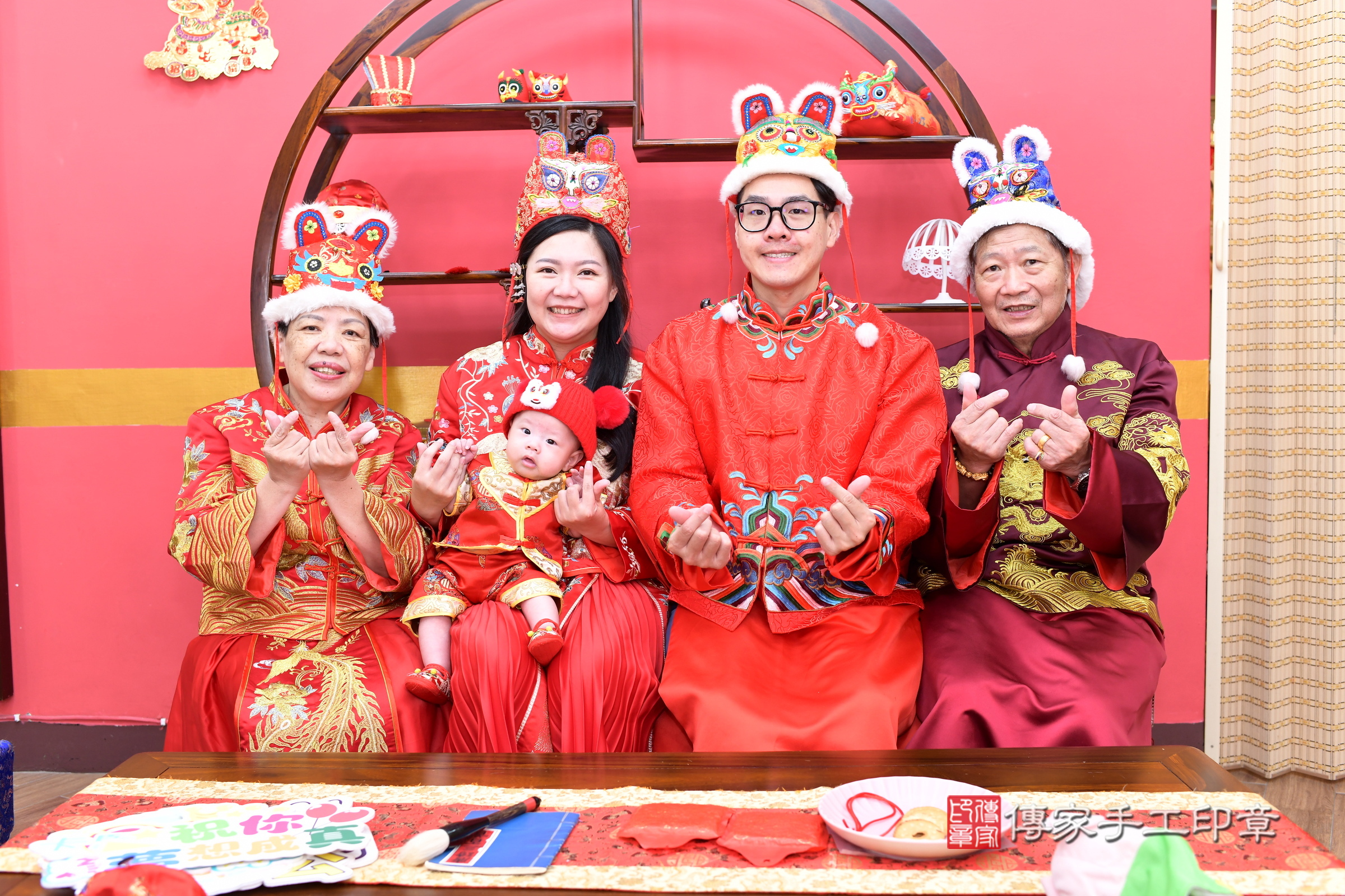 新北市永和區睿睿寶寶收涎推薦：傳家新北店收涎中國風會場，嬰兒古禮收涎收口水流程儀式、收涎吉祥話、收涎餅乾、收涎拍照。收涎證書。2025.7.22，照片10