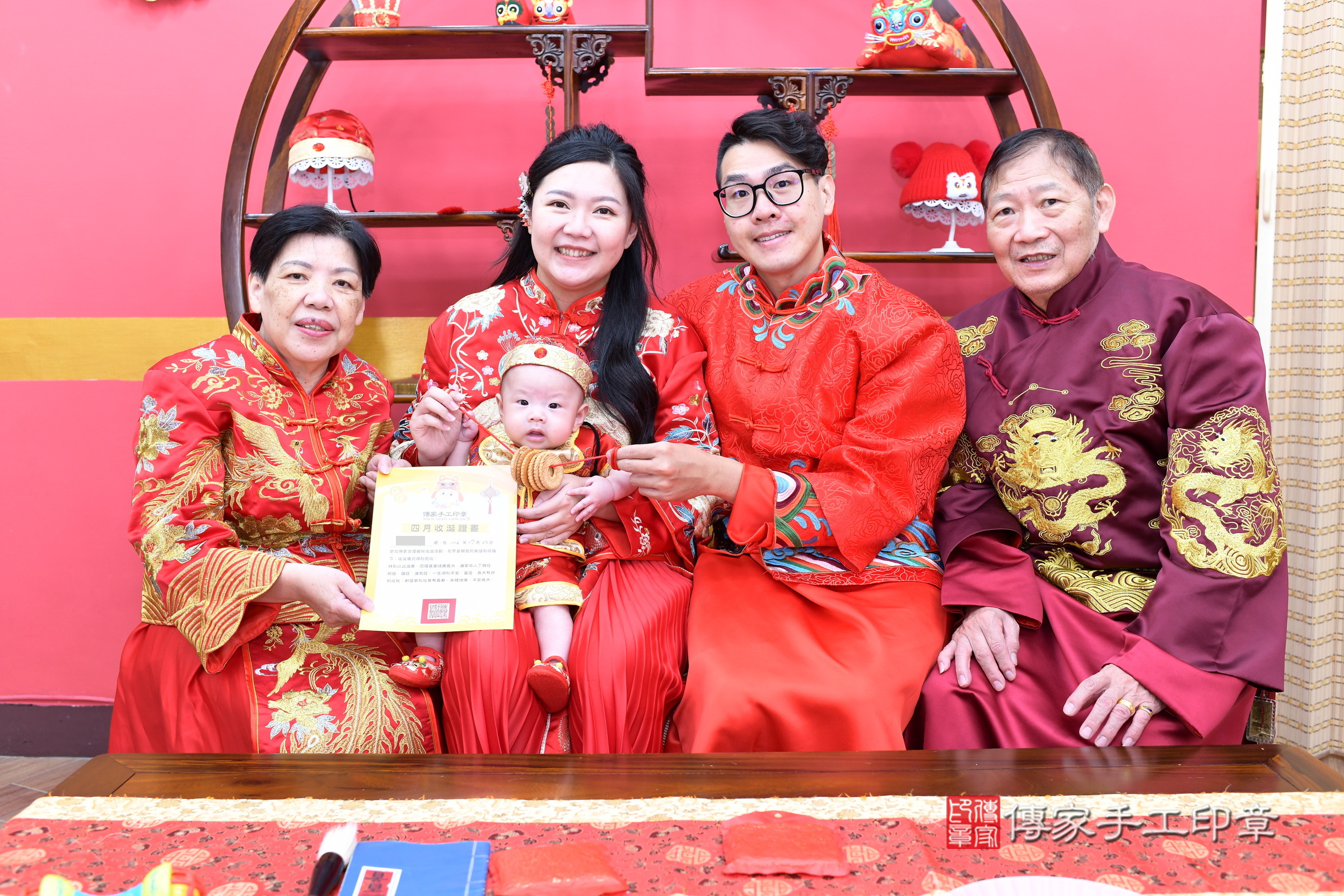 新北市永和區睿睿寶寶收涎推薦：傳家新北店收涎中國風會場，嬰兒古禮收涎收口水流程儀式、收涎吉祥話、收涎餅乾、收涎拍照。收涎證書。2025.7.22，照片13
