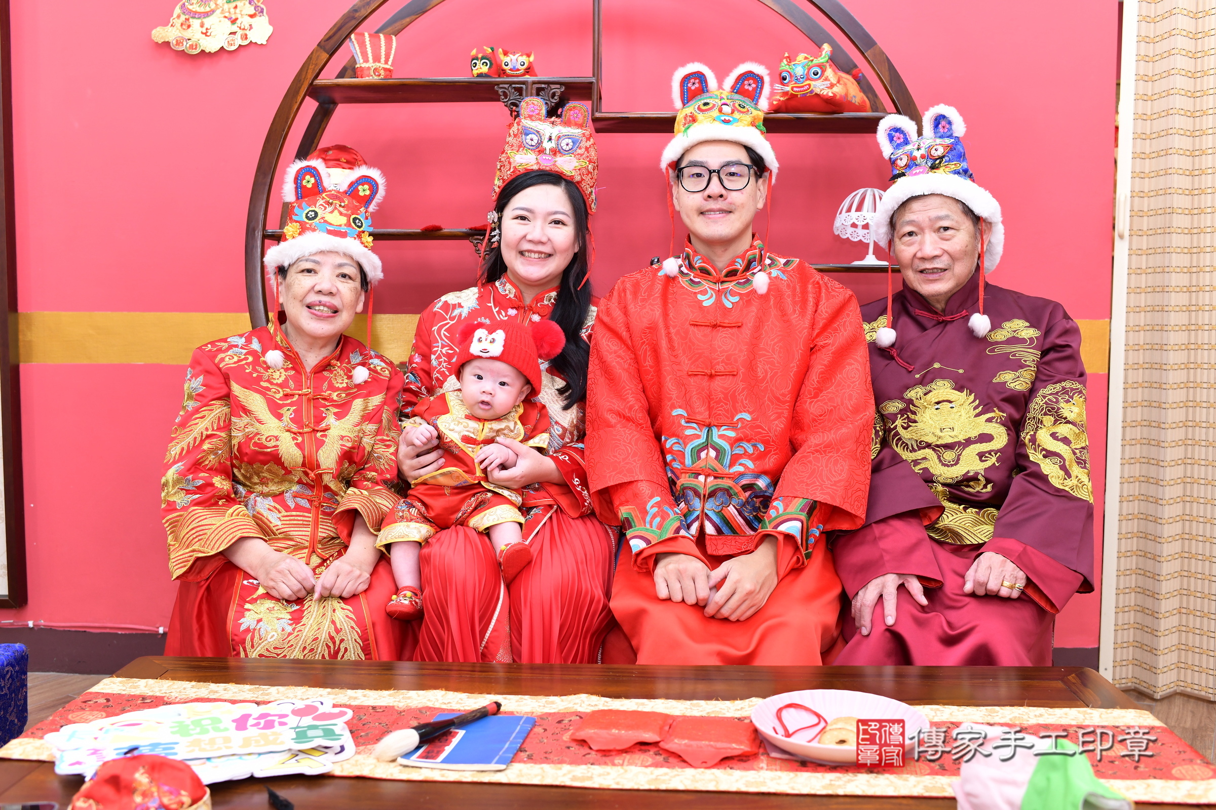 新北市永和區睿睿寶寶收涎推薦：傳家新北店收涎中國風會場，嬰兒古禮收涎收口水流程儀式、收涎吉祥話、收涎餅乾、收涎拍照。收涎證書。2025.7.22，照片9