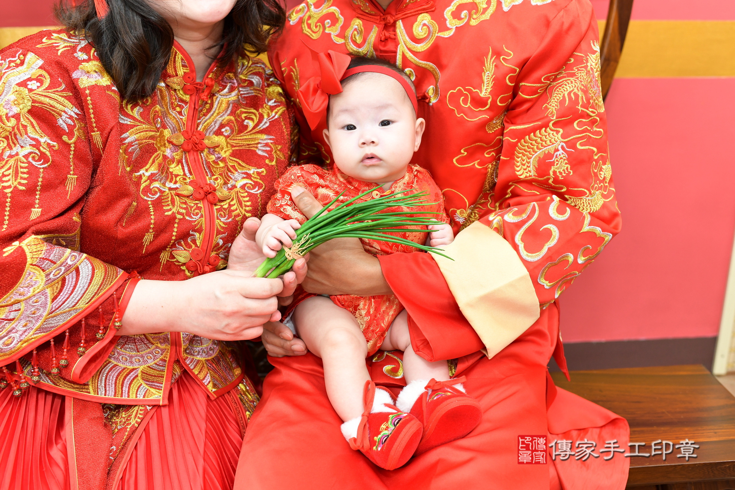 新北市永和區榛榛寶寶收涎推薦：傳家新北店收涎中國風會場，嬰兒古禮收涎收口水流程儀式、收涎吉祥話、收涎餅乾、收涎拍照。收涎證書。2025.7.26，照片7