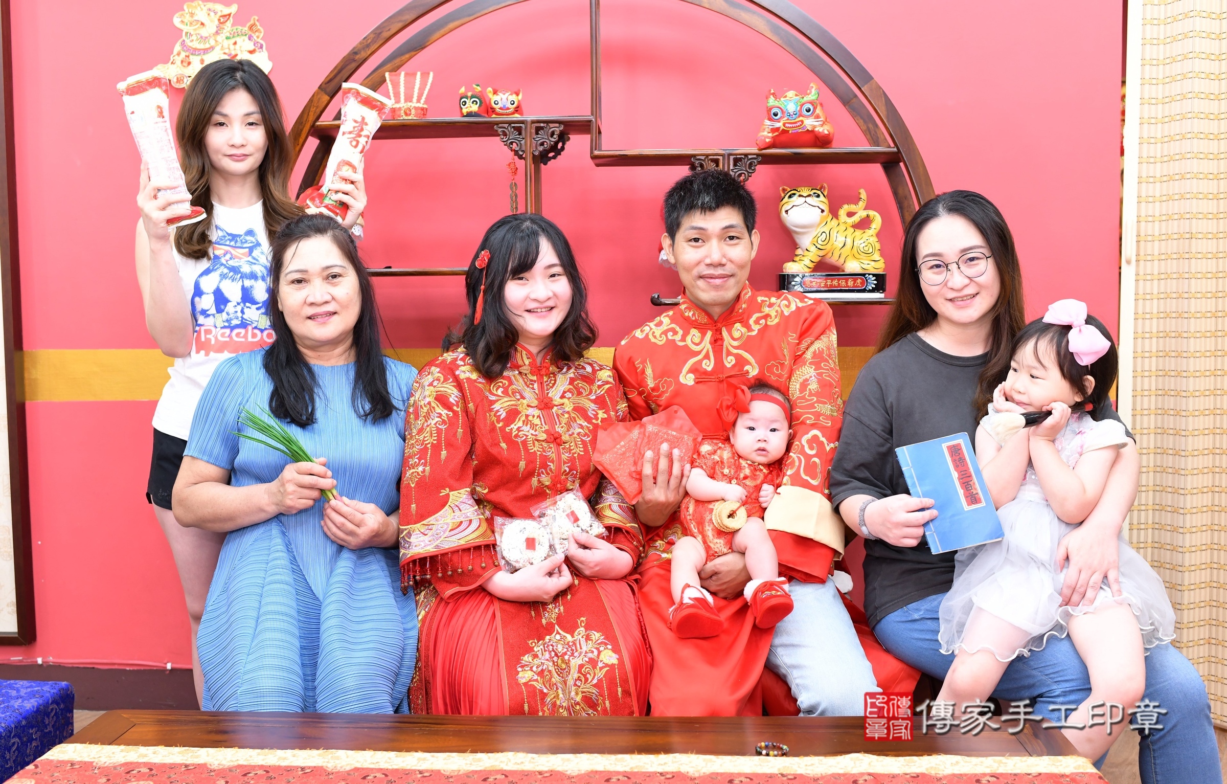 新北市永和區榛榛寶寶收涎推薦：傳家新北店收涎中國風會場，嬰兒古禮收涎收口水流程儀式、收涎吉祥話、收涎餅乾、收涎拍照。收涎證書。2025.7.26，照片10