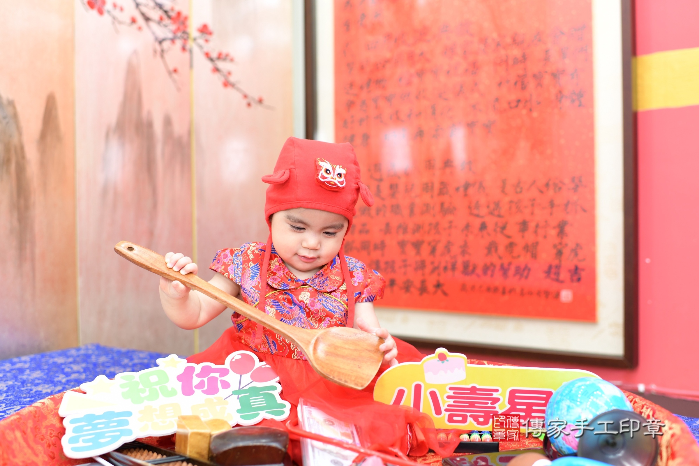新北市永和區昕昕寶寶抓周推薦：傳家新北店抓周度脺中國風會場，嬰兒古禮抓周流程儀式吉祥話、抓周道具物品24種、拍照。抓周證書。2025.7.24，照片10