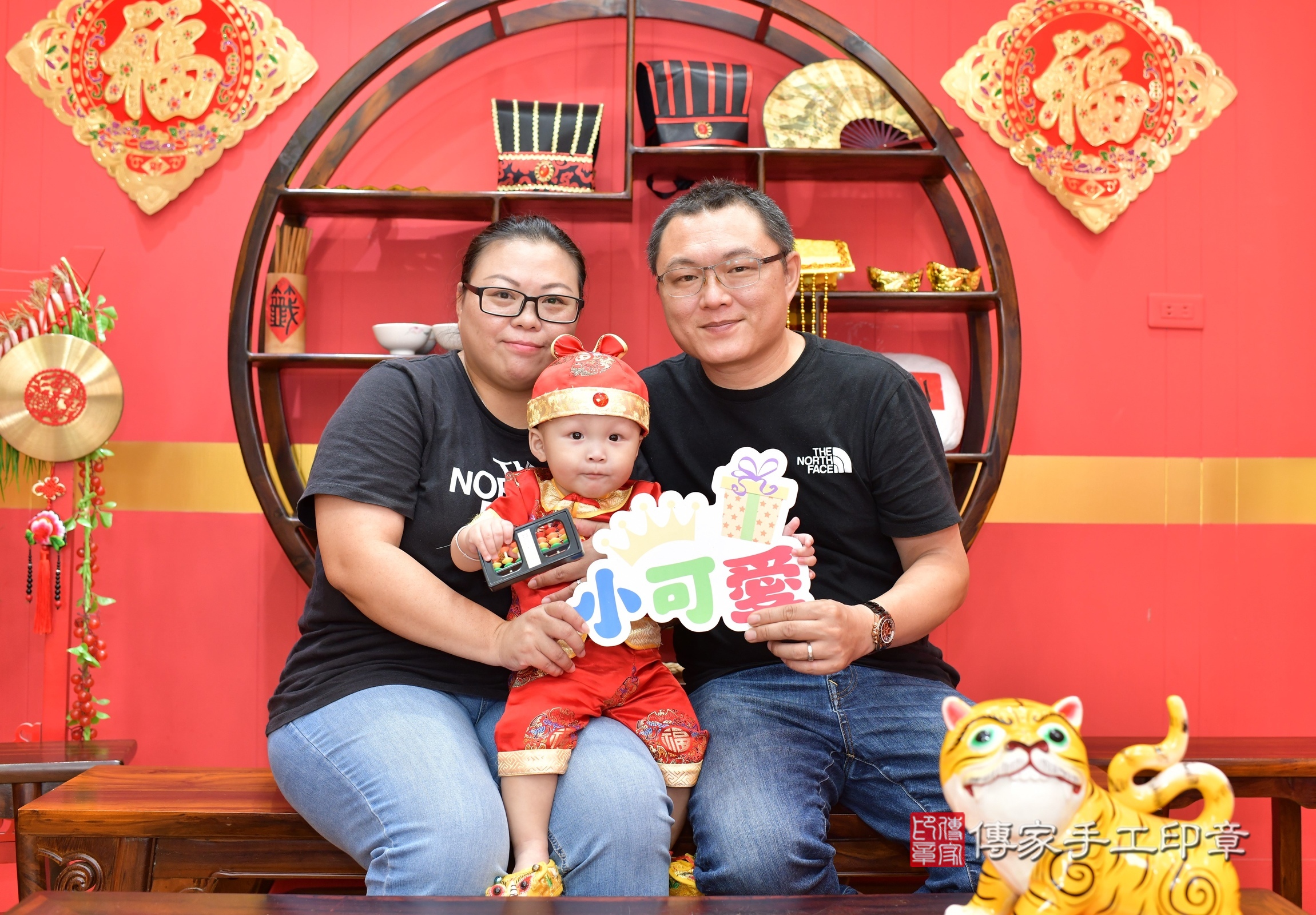 桃園市八德區小聖寶寶抓周推薦：傳家桃園店抓周度脺中國風會場，嬰兒古禮抓周流程儀式吉祥話、抓周道具物品24種、拍照。抓周證書。2025.7.26，照片2