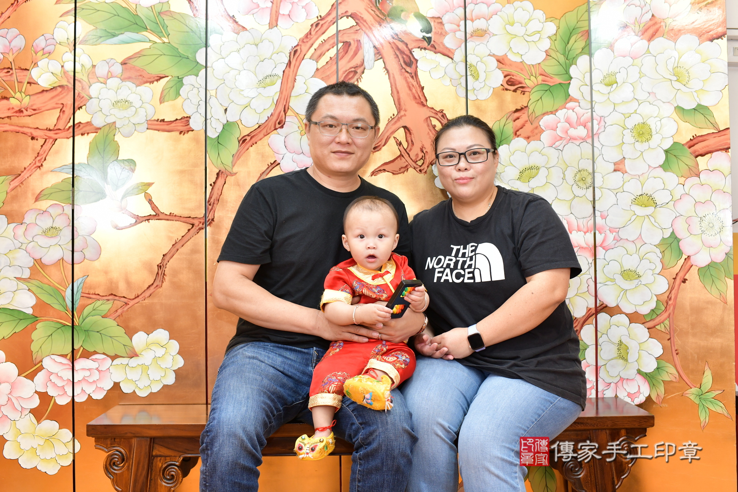 桃園市八德區小聖寶寶抓周推薦：傳家桃園店抓周度脺中國風會場，嬰兒古禮抓周流程儀式吉祥話、抓周道具物品24種、拍照。抓周證書。2025.7.26，照片11