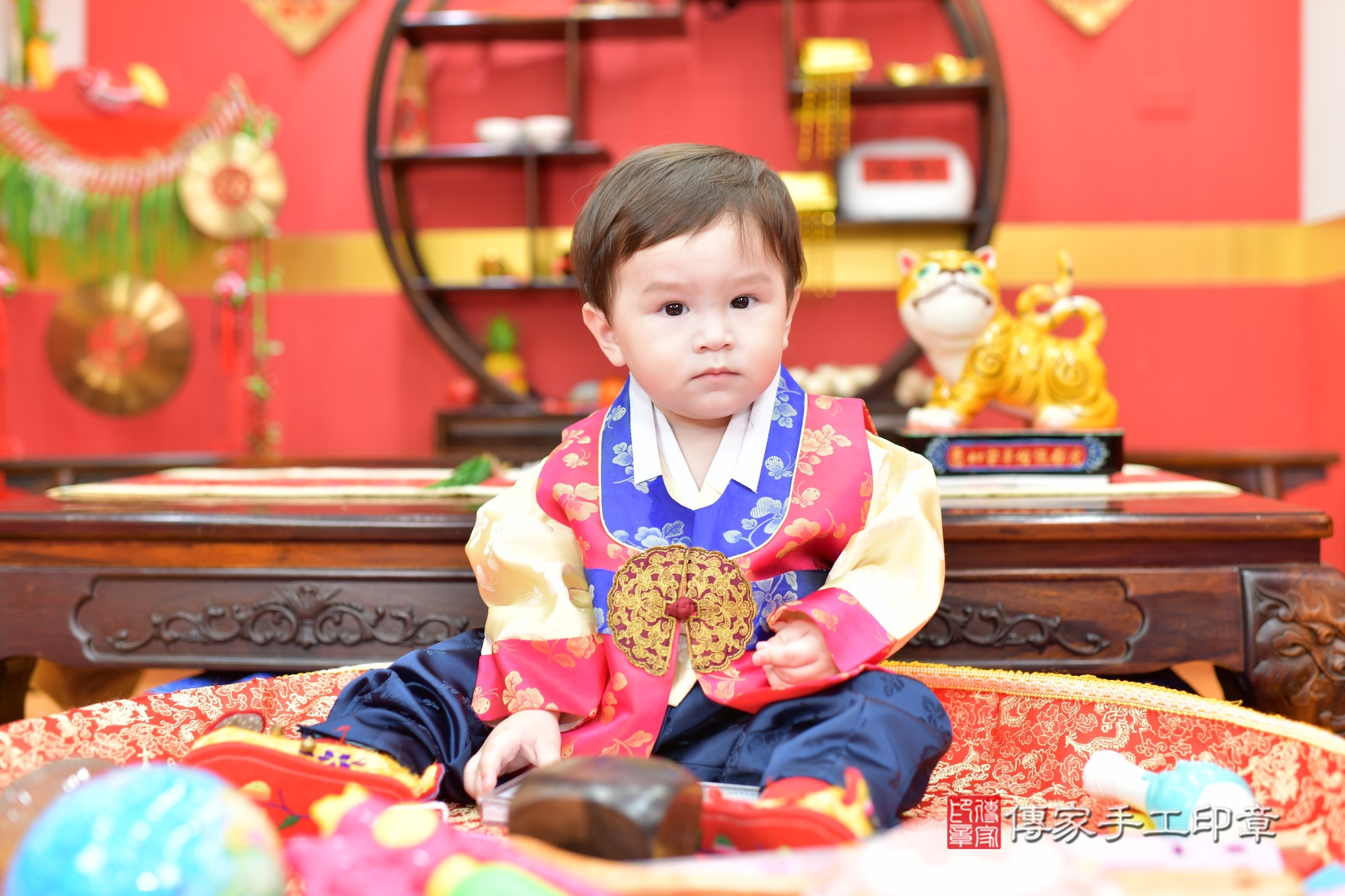 桃園市八德區小海寶寶抓周推薦：傳家桃園店抓周度脺中國風會場，嬰兒古禮抓周流程儀式吉祥話、抓周道具物品24種、拍照。抓周證書。2025.7.26，照片4