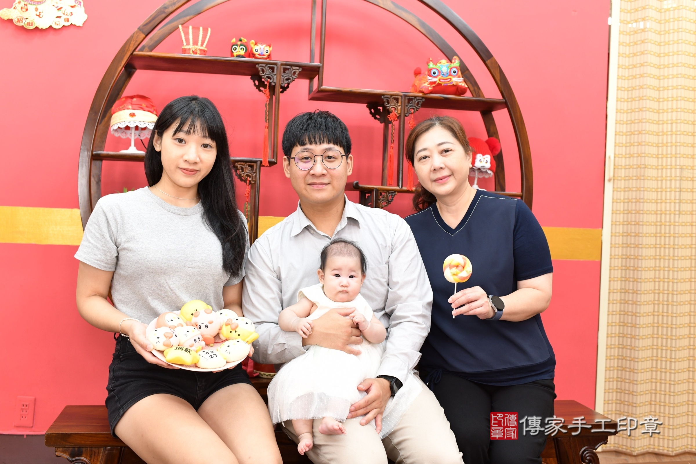 新北市永和區歆歆寶寶收涎推薦：傳家新北店收涎中國風會場，嬰兒古禮收涎收口水流程儀式、收涎吉祥話、收涎餅乾、收涎拍照。收涎證書。2025.7.28，照片5