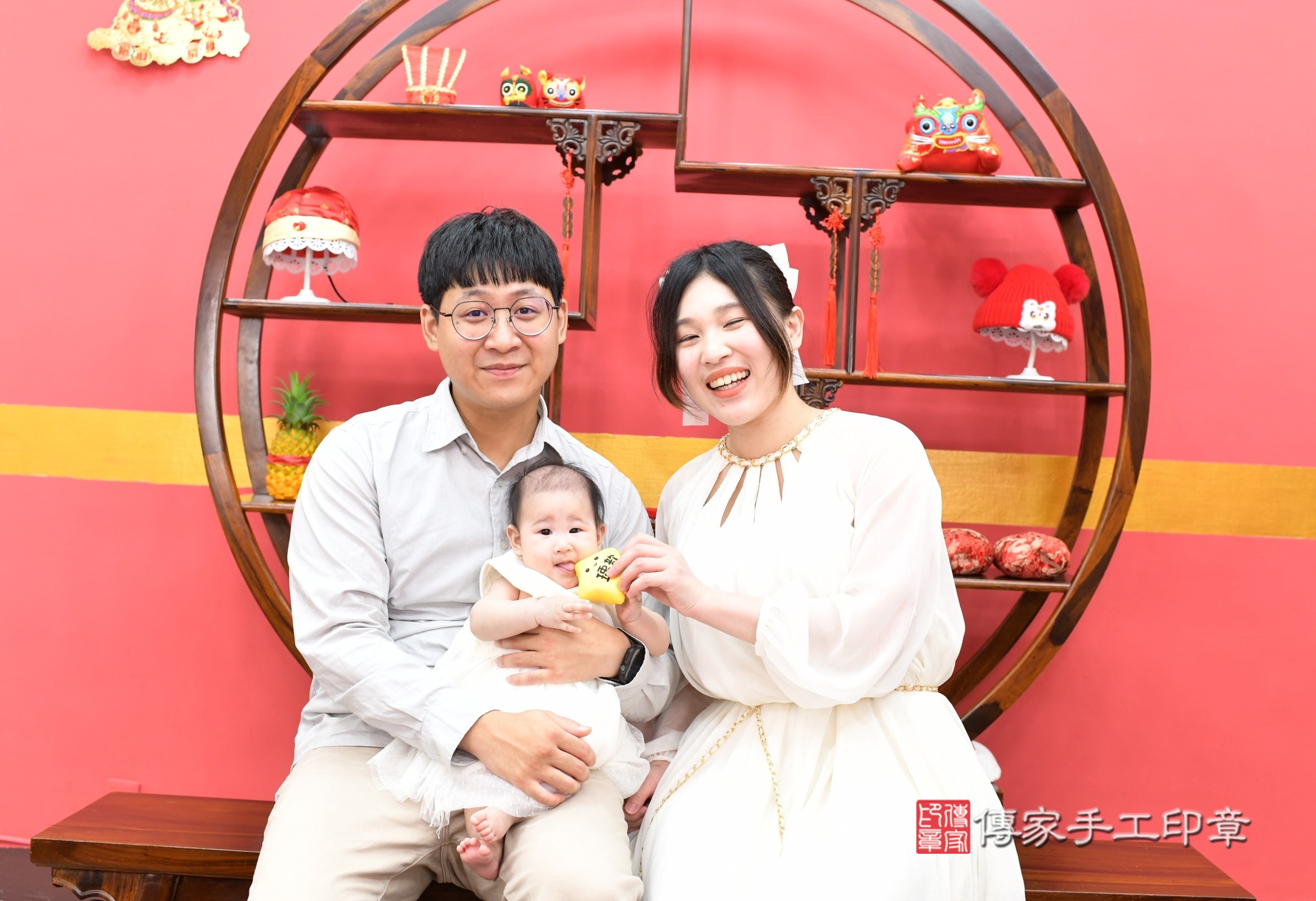 新北市永和區歆歆寶寶收涎推薦：傳家新北店收涎中國風會場，嬰兒古禮收涎收口水流程儀式、收涎吉祥話、收涎餅乾、收涎拍照。收涎證書。2025.7.28，照片7