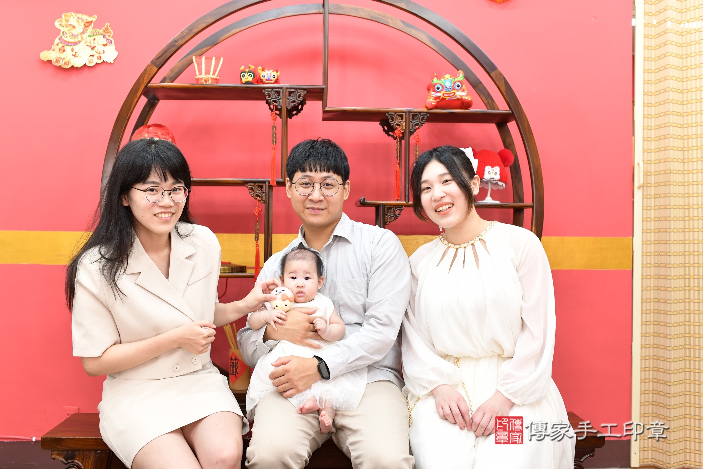 新北市永和區歆歆寶寶收涎推薦：傳家新北店收涎中國風會場，嬰兒古禮收涎收口水流程儀式、收涎吉祥話、收涎餅乾、收涎拍照。收涎證書。2025.7.28，照片11