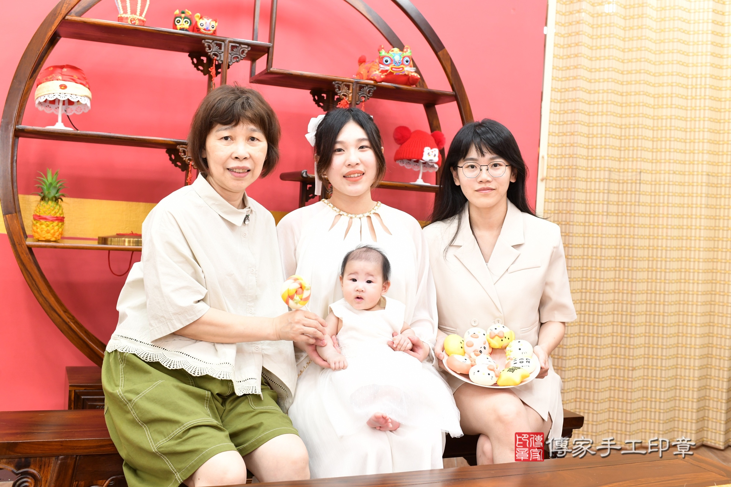 新北市永和區歆歆寶寶收涎推薦：傳家新北店收涎中國風會場，嬰兒古禮收涎收口水流程儀式、收涎吉祥話、收涎餅乾、收涎拍照。收涎證書。2025.7.28，照片4