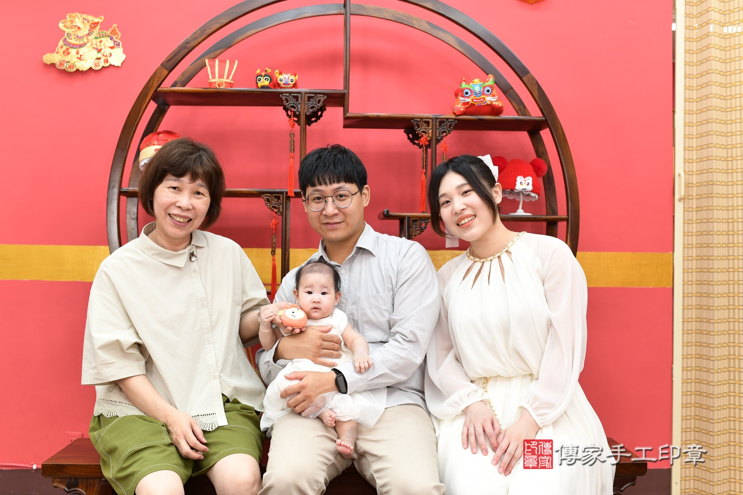 新北市永和區歆歆寶寶收涎推薦：傳家新北店收涎中國風會場，嬰兒古禮收涎收口水流程儀式、收涎吉祥話、收涎餅乾、收涎拍照。收涎證書。2025.7.28，照片9