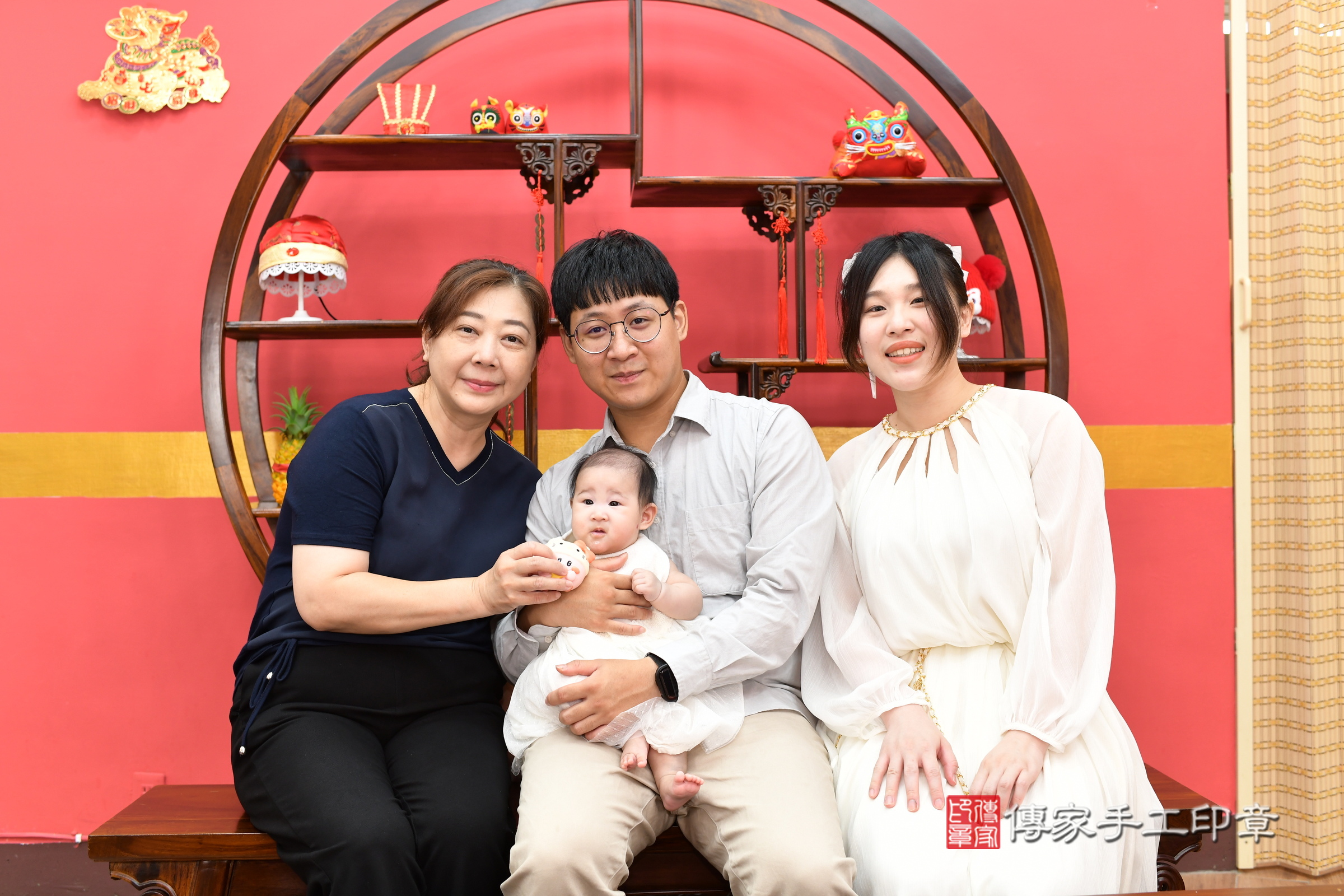 新北市永和區歆歆寶寶收涎推薦：傳家新北店收涎中國風會場，嬰兒古禮收涎收口水流程儀式、收涎吉祥話、收涎餅乾、收涎拍照。收涎證書。2025.7.28，照片8