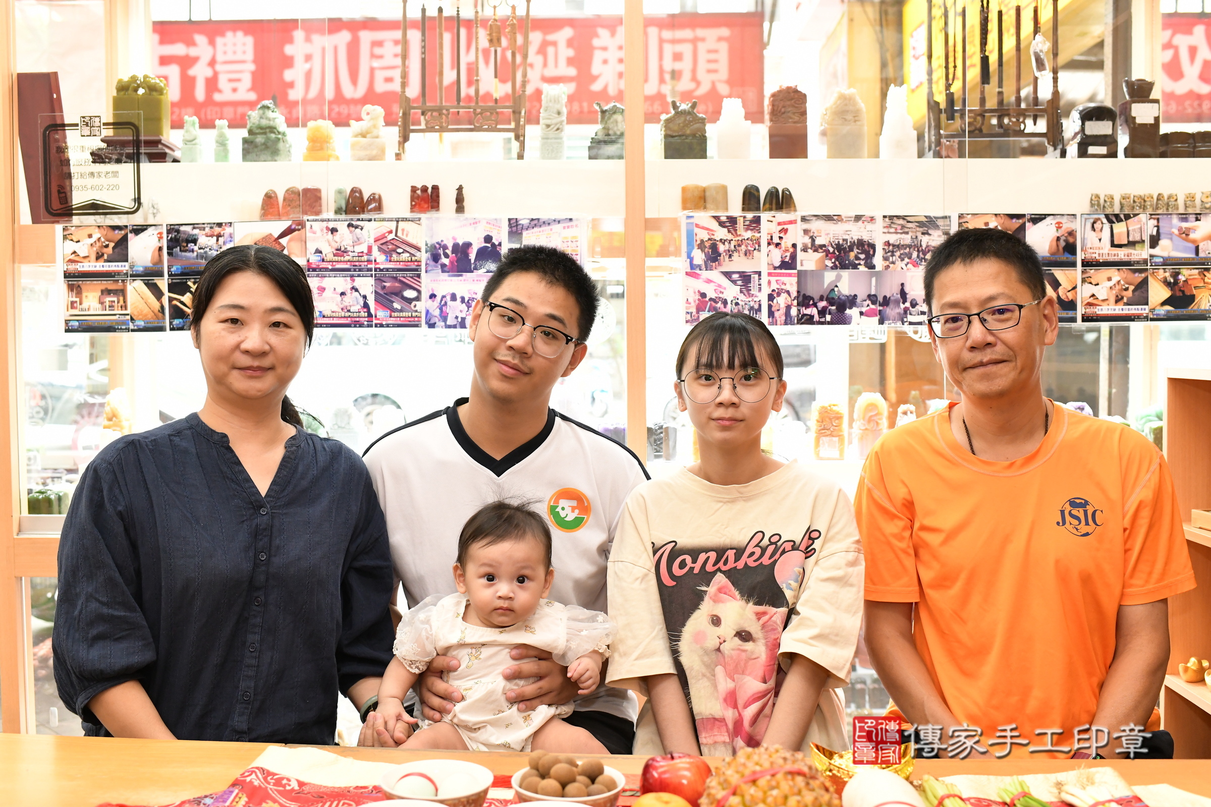 妡妡寶寶(新北市永和區嬰兒寶寶滿月剃頭理髮、嬰兒剃胎毛儀式吉祥話)。中國風會場，爸媽寶貝穿「日中韓」古裝禮服。專業拍照、證書。★購買「臍帶章、肚臍章、胎毛筆刷印章」贈送：剃頭、收涎、抓周，三選一。2025.7.29，照片3