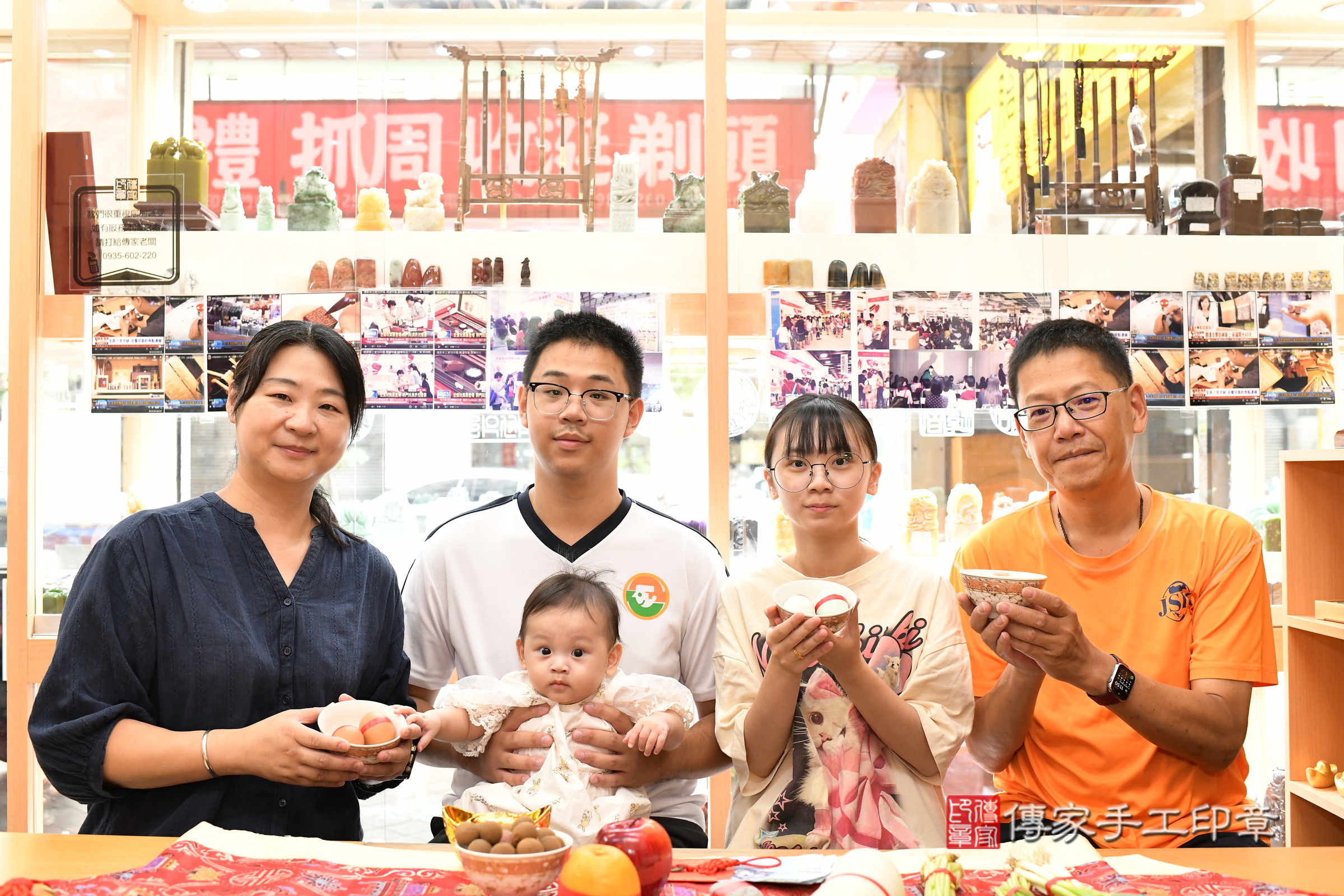 妡妡寶寶(新北市永和區嬰兒寶寶滿月剃頭理髮、嬰兒剃胎毛儀式吉祥話)。中國風會場，爸媽寶貝穿「日中韓」古裝禮服。專業拍照、證書。★購買「臍帶章、肚臍章、胎毛筆刷印章」贈送：剃頭、收涎、抓周，三選一。2025.7.29，照片4