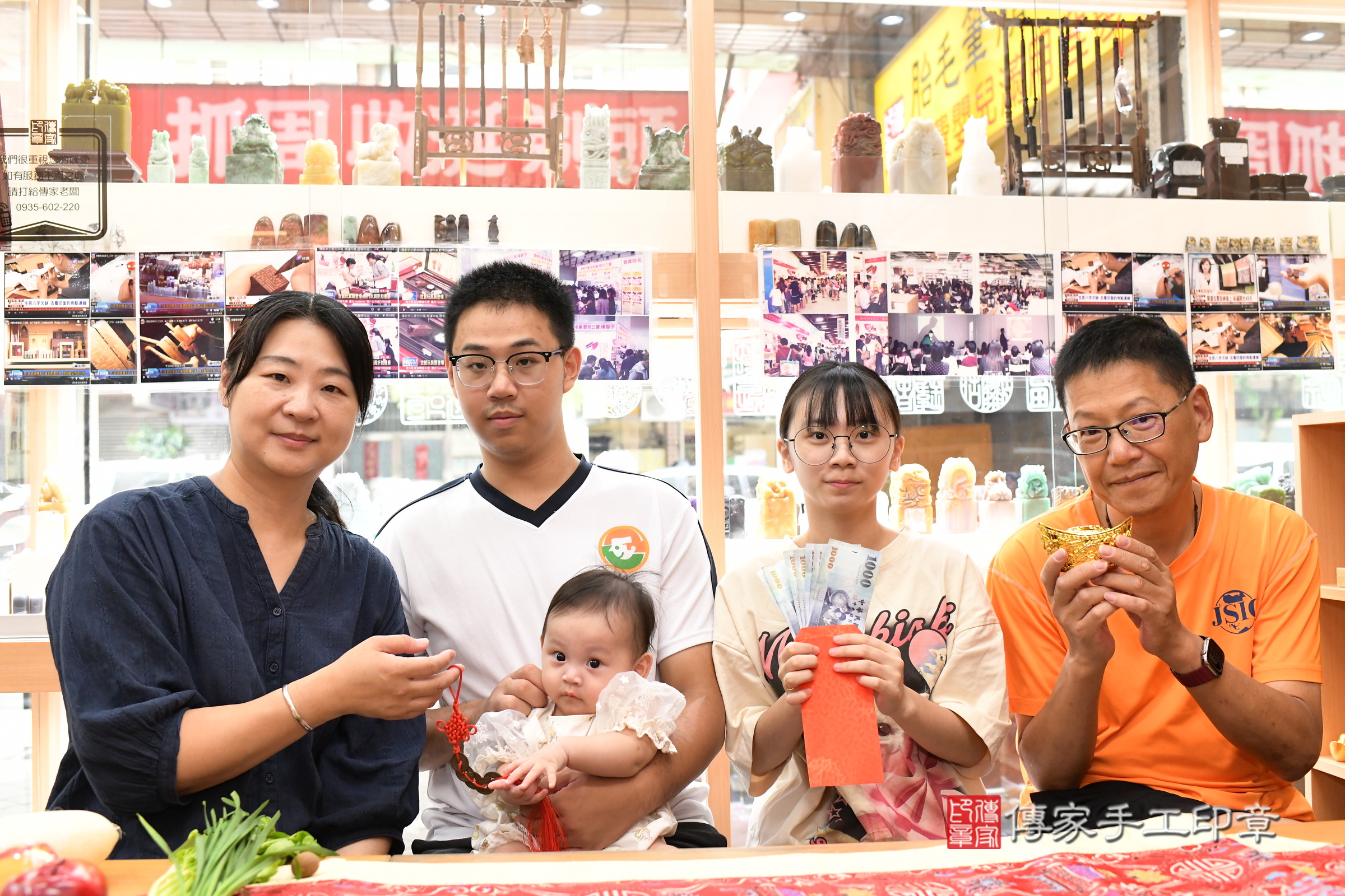 妡妡寶寶(新北市永和區嬰兒寶寶滿月剃頭理髮、嬰兒剃胎毛儀式吉祥話)。中國風會場，爸媽寶貝穿「日中韓」古裝禮服。專業拍照、證書。★購買「臍帶章、肚臍章、胎毛筆刷印章」贈送：剃頭、收涎、抓周，三選一。2025.7.29，照片7