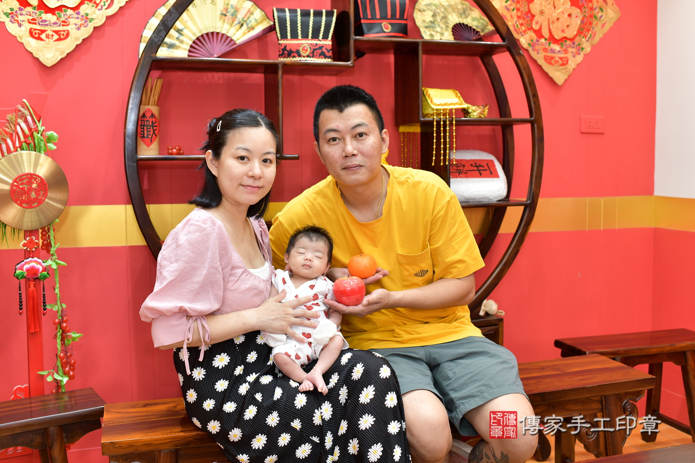 玥玥寶寶(桃園市八德區嬰兒寶寶滿月剃頭理髮、嬰兒剃胎毛儀式吉祥話)。中國風會場，爸媽寶貝穿「日中韓」古裝禮服。專業拍照、證書。★購買「臍帶章、肚臍章、胎毛筆刷印章」贈送：剃頭、收涎、抓周，三選一。2025.7.29，照片5