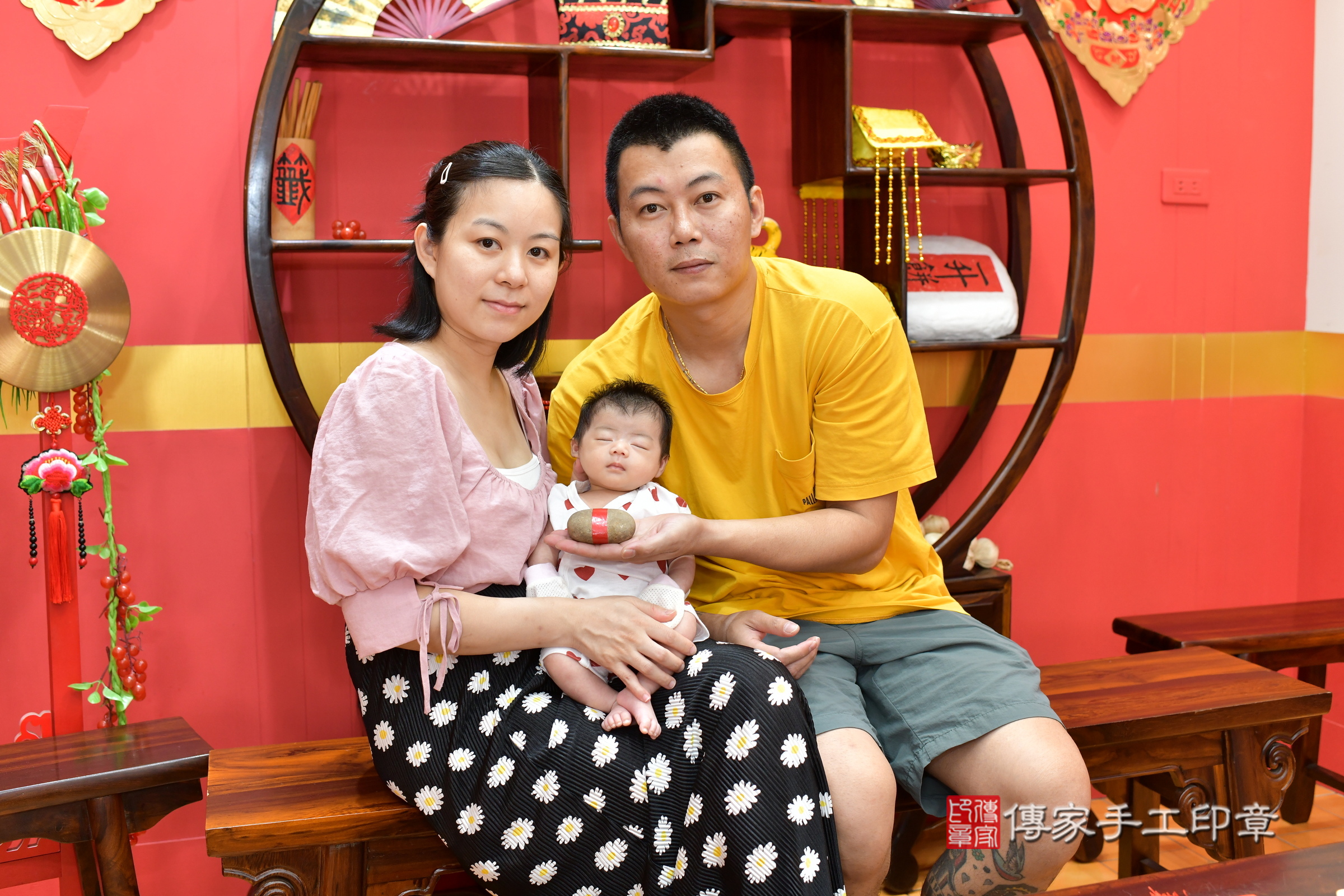 玥玥寶寶(桃園市八德區嬰兒寶寶滿月剃頭理髮、嬰兒剃胎毛儀式吉祥話)。中國風會場，爸媽寶貝穿「日中韓」古裝禮服。專業拍照、證書。★購買「臍帶章、肚臍章、胎毛筆刷印章」贈送：剃頭、收涎、抓周，三選一。2025.7.29，照片8