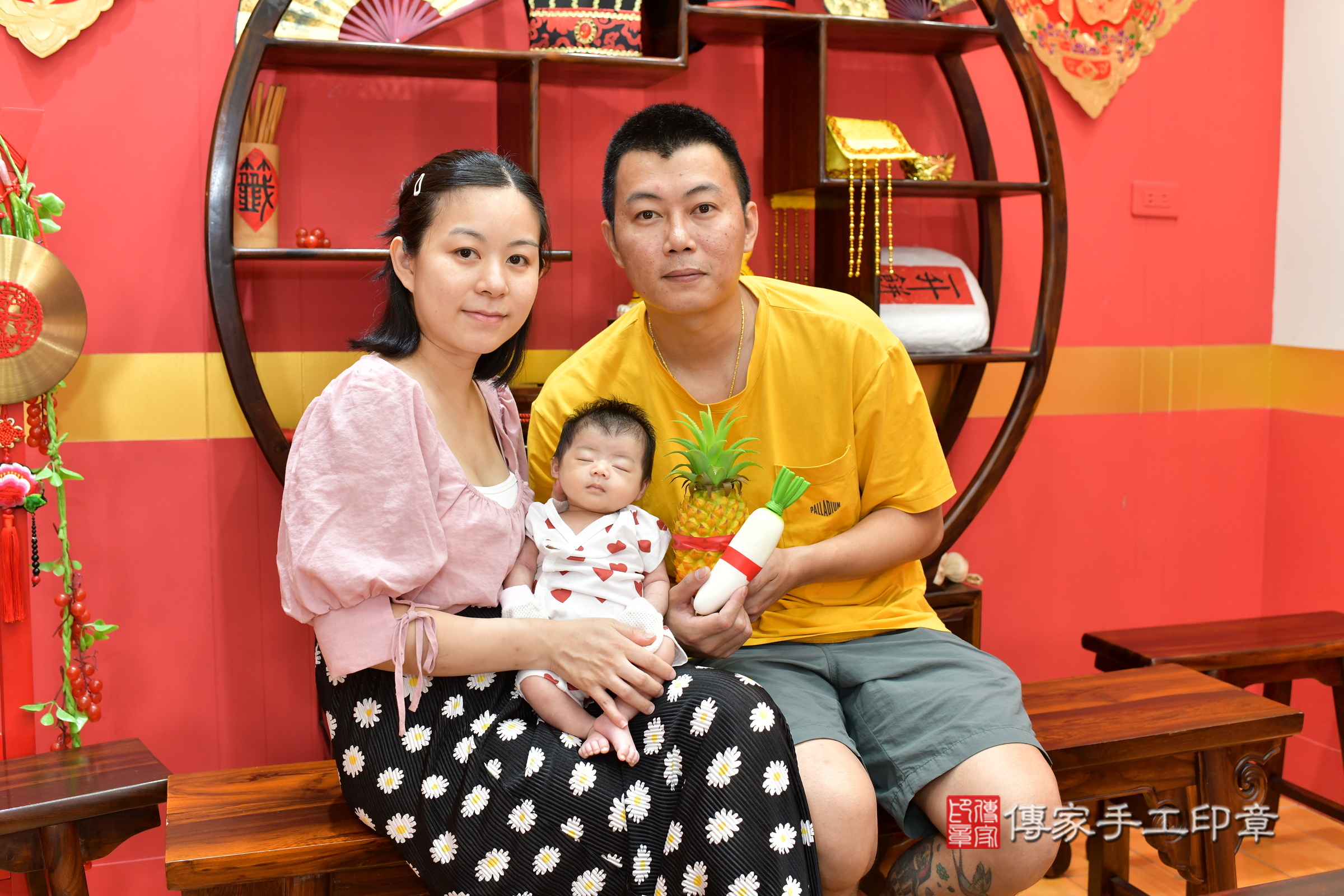 玥玥寶寶(桃園市八德區嬰兒寶寶滿月剃頭理髮、嬰兒剃胎毛儀式吉祥話)。中國風會場，爸媽寶貝穿「日中韓」古裝禮服。專業拍照、證書。★購買「臍帶章、肚臍章、胎毛筆刷印章」贈送：剃頭、收涎、抓周，三選一。2025.7.29，照片6