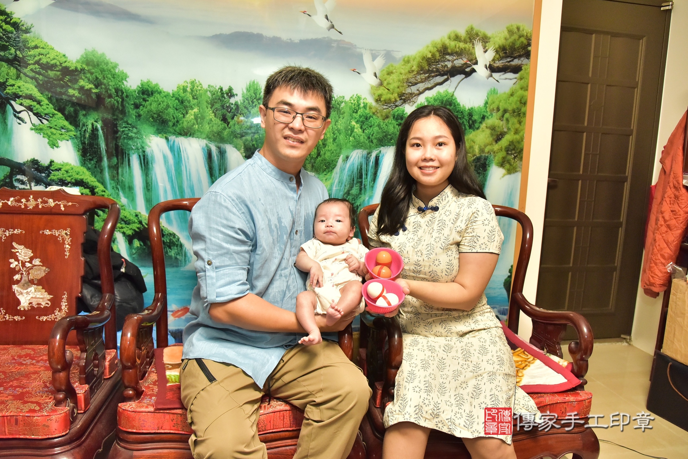 宸宸寶寶(新北市永和區到府嬰兒宸宸寶寶滿月剃頭理髮、到府嬰兒剃胎毛儀式吉祥話)。到府剃頭剃胎毛主持、專業拍照、證書。★購買「臍帶章、肚臍章、胎毛筆刷印章」贈送：剃頭、收涎、抓周，三選一。2025.7.30，照片4