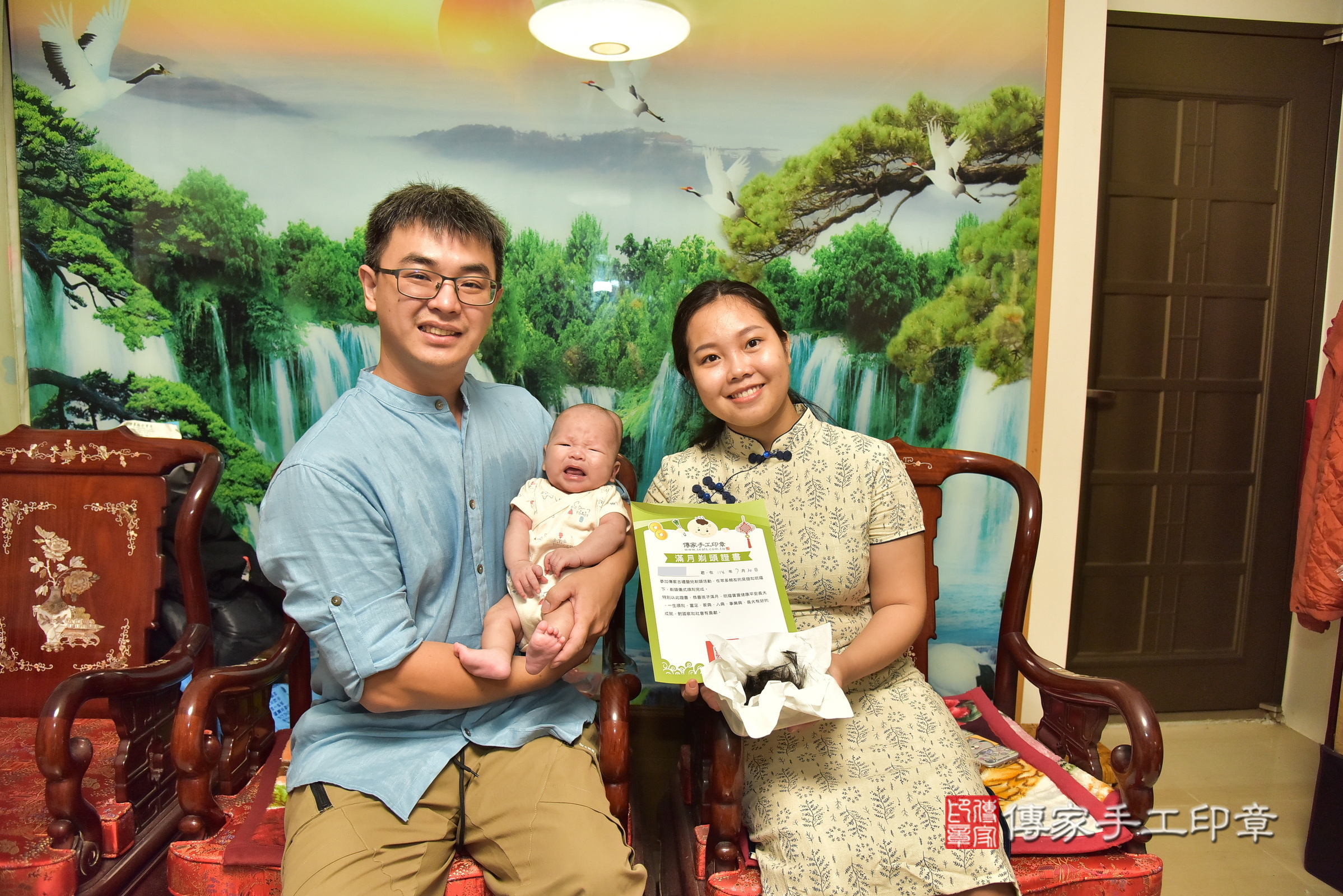 宸宸寶寶(新北市永和區到府嬰兒宸宸寶寶滿月剃頭理髮、到府嬰兒剃胎毛儀式吉祥話)。到府剃頭剃胎毛主持、專業拍照、證書。★購買「臍帶章、肚臍章、胎毛筆刷印章」贈送：剃頭、收涎、抓周，三選一。2025.7.30，照片15
