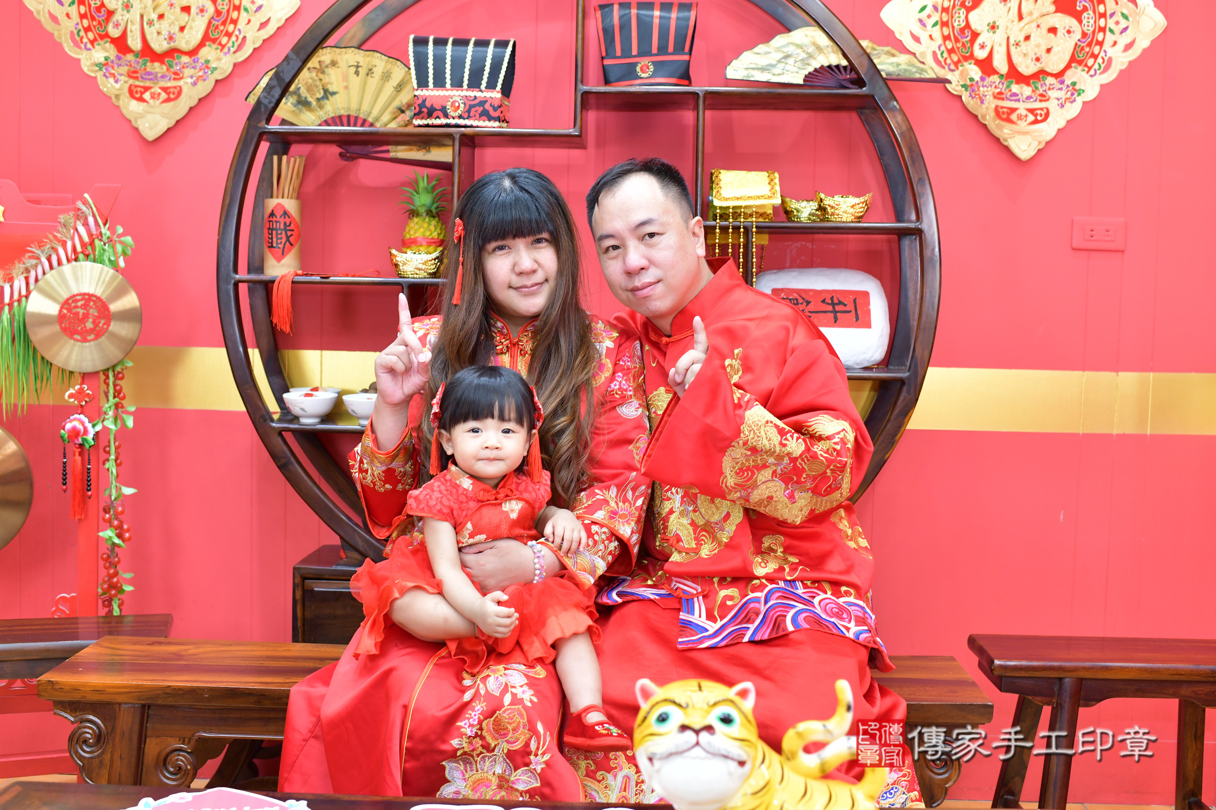 桃園市八德區喬喬寶寶抓周推薦：傳家桃園店抓周度脺中國風會場，嬰兒古禮抓周流程儀式吉祥話、抓周道具物品24種、拍照。抓周證書。2025.7.15，照片5