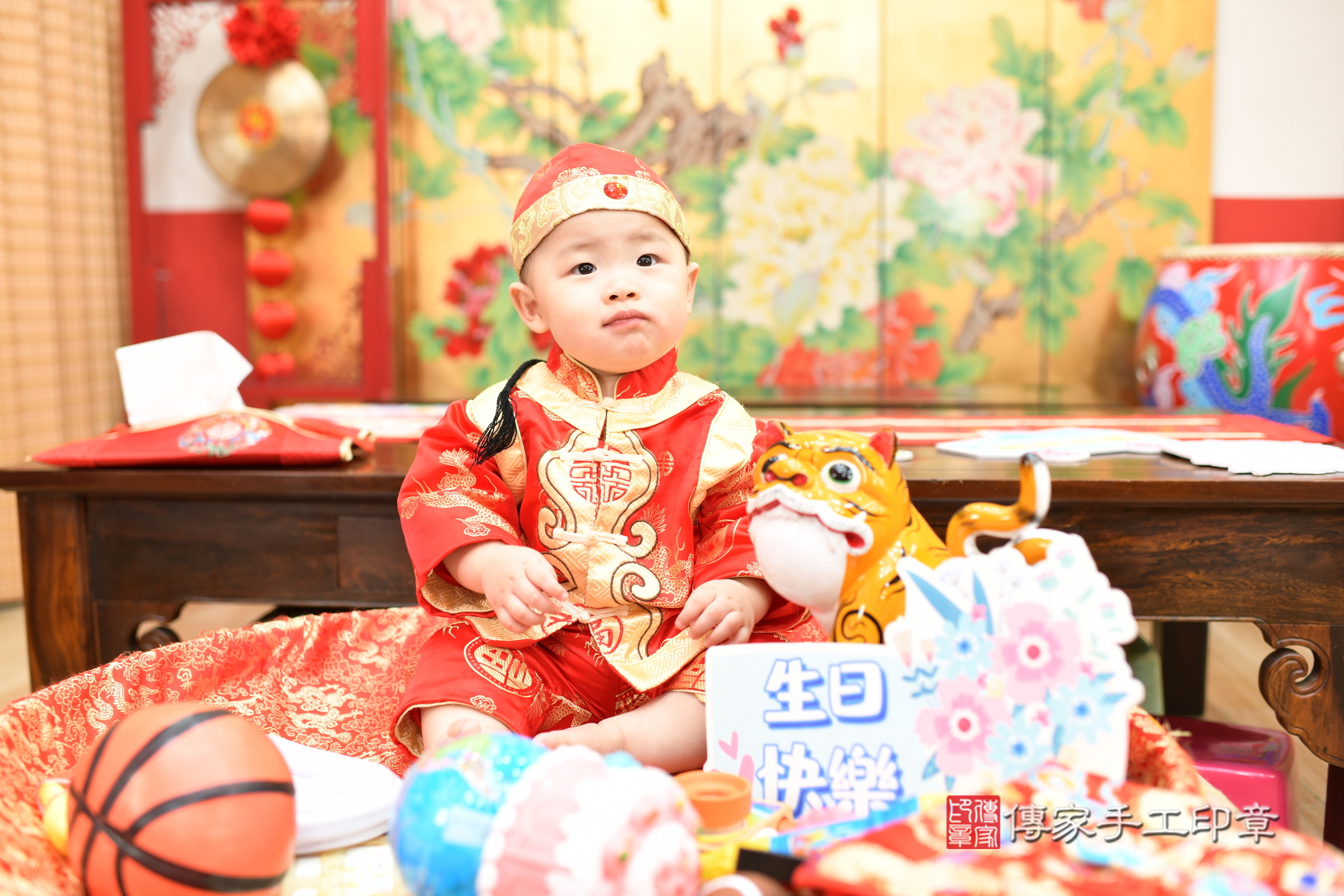 台北市大同區小勳寶寶抓周推薦：傳家台北店抓周度脺中國風會場，嬰兒古禮抓周流程儀式吉祥話、抓周道具物品24種、拍照。抓周證書。2025.7.18，照片11
