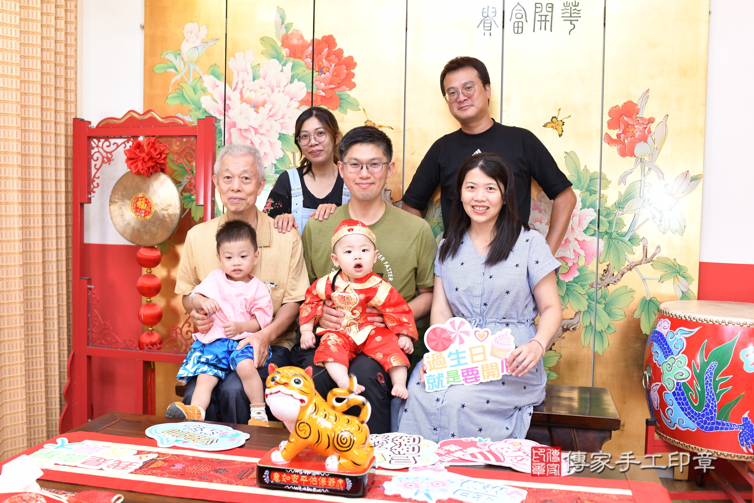台北市大同區小勳寶寶抓周推薦：傳家台北店抓周度脺中國風會場，嬰兒古禮抓周流程儀式吉祥話、抓周道具物品24種、拍照。抓周證書。2025.7.18，照片14