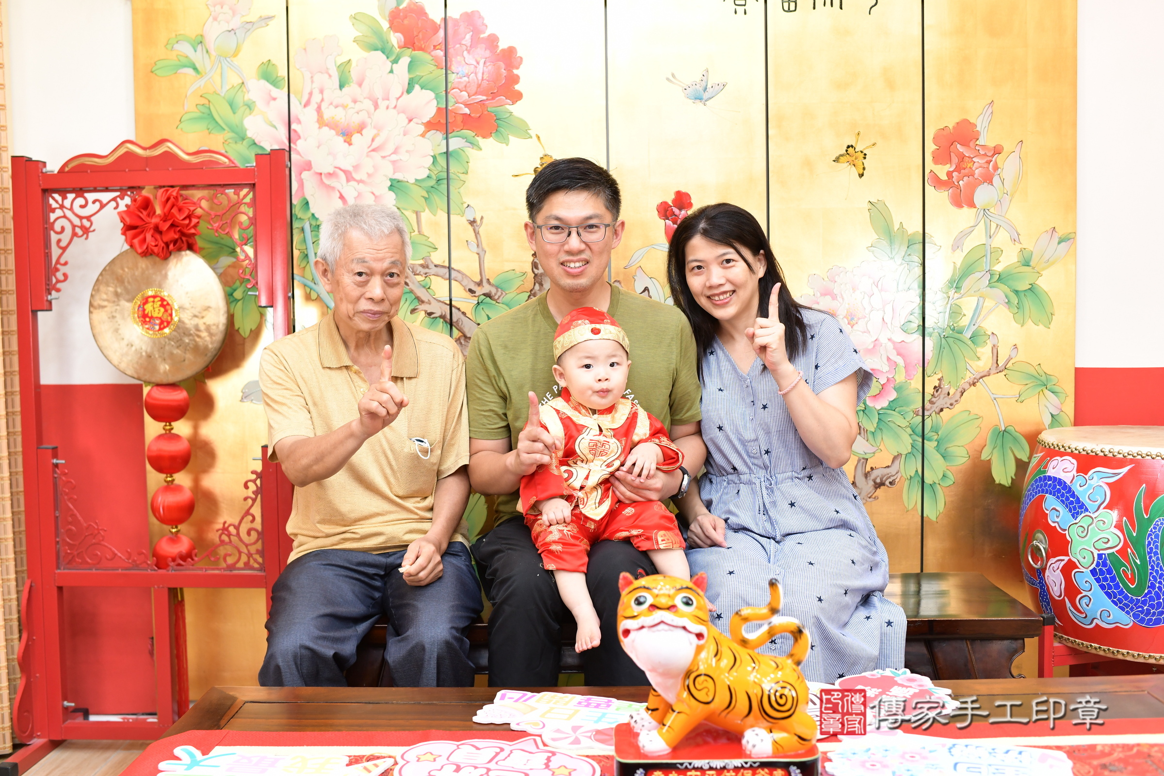 台北市大同區小勳寶寶抓周推薦：傳家台北店抓周度脺中國風會場，嬰兒古禮抓周流程儀式吉祥話、抓周道具物品24種、拍照。抓周證書。2025.7.18，照片5