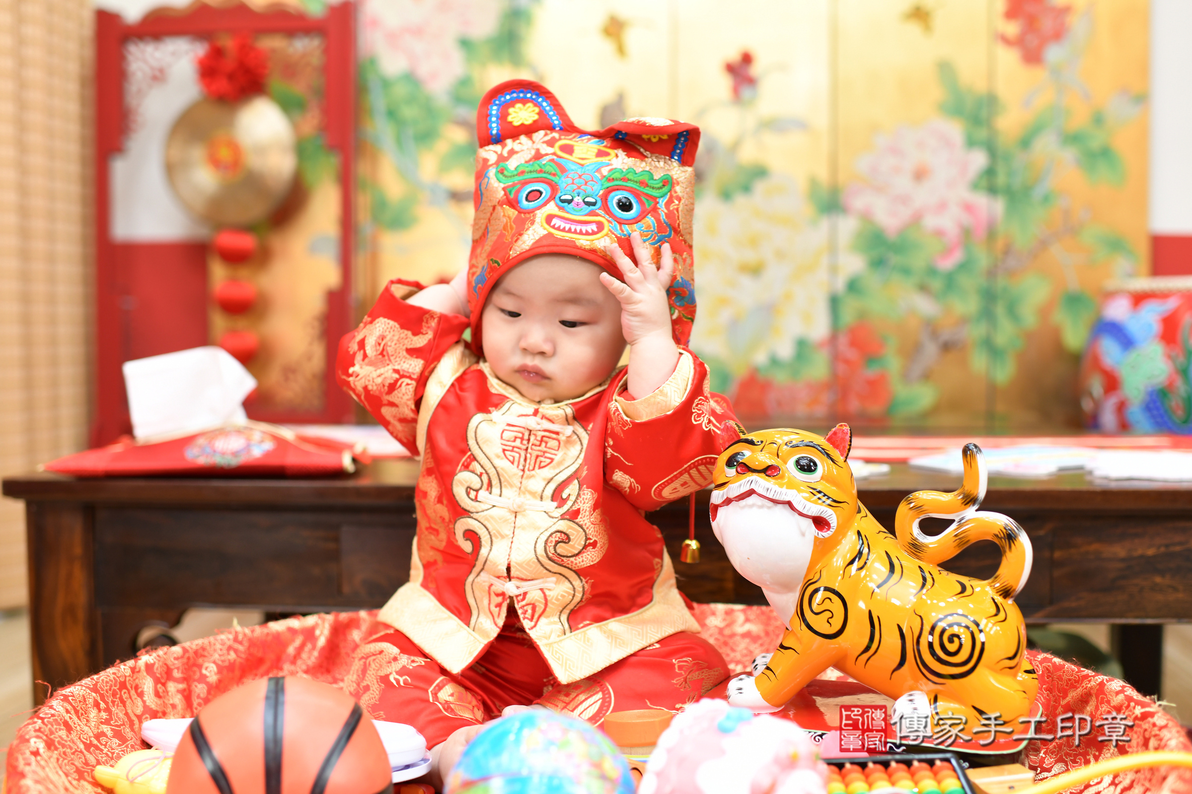 台北市大同區小勳寶寶抓周推薦：傳家台北店抓周度脺中國風會場，嬰兒古禮抓周流程儀式吉祥話、抓周道具物品24種、拍照。抓周證書。2025.7.18，照片10