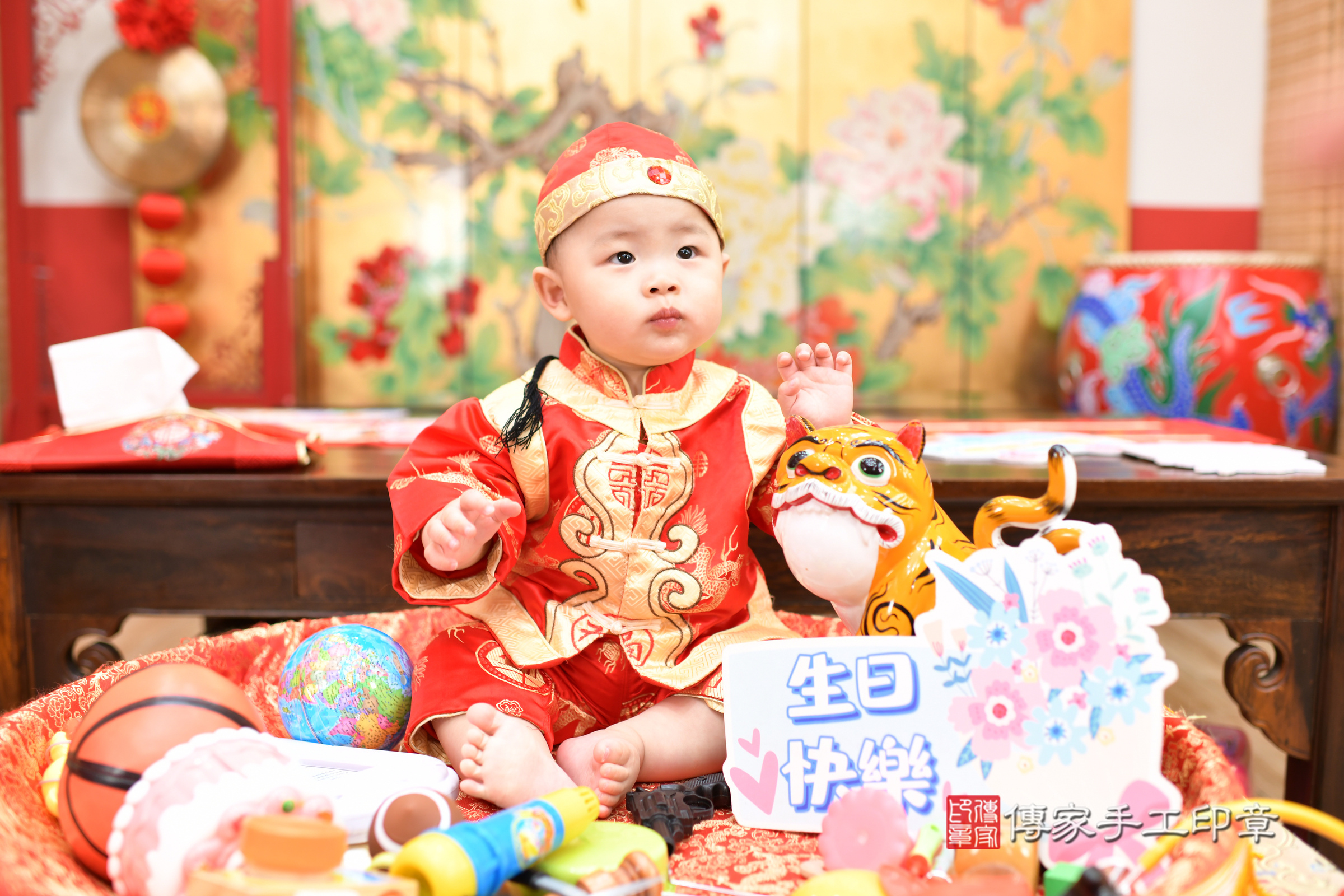 台北市大同區小勳寶寶抓周推薦：傳家台北店抓周度脺中國風會場，嬰兒古禮抓周流程儀式吉祥話、抓周道具物品24種、拍照。抓周證書。2025.7.18，照片12