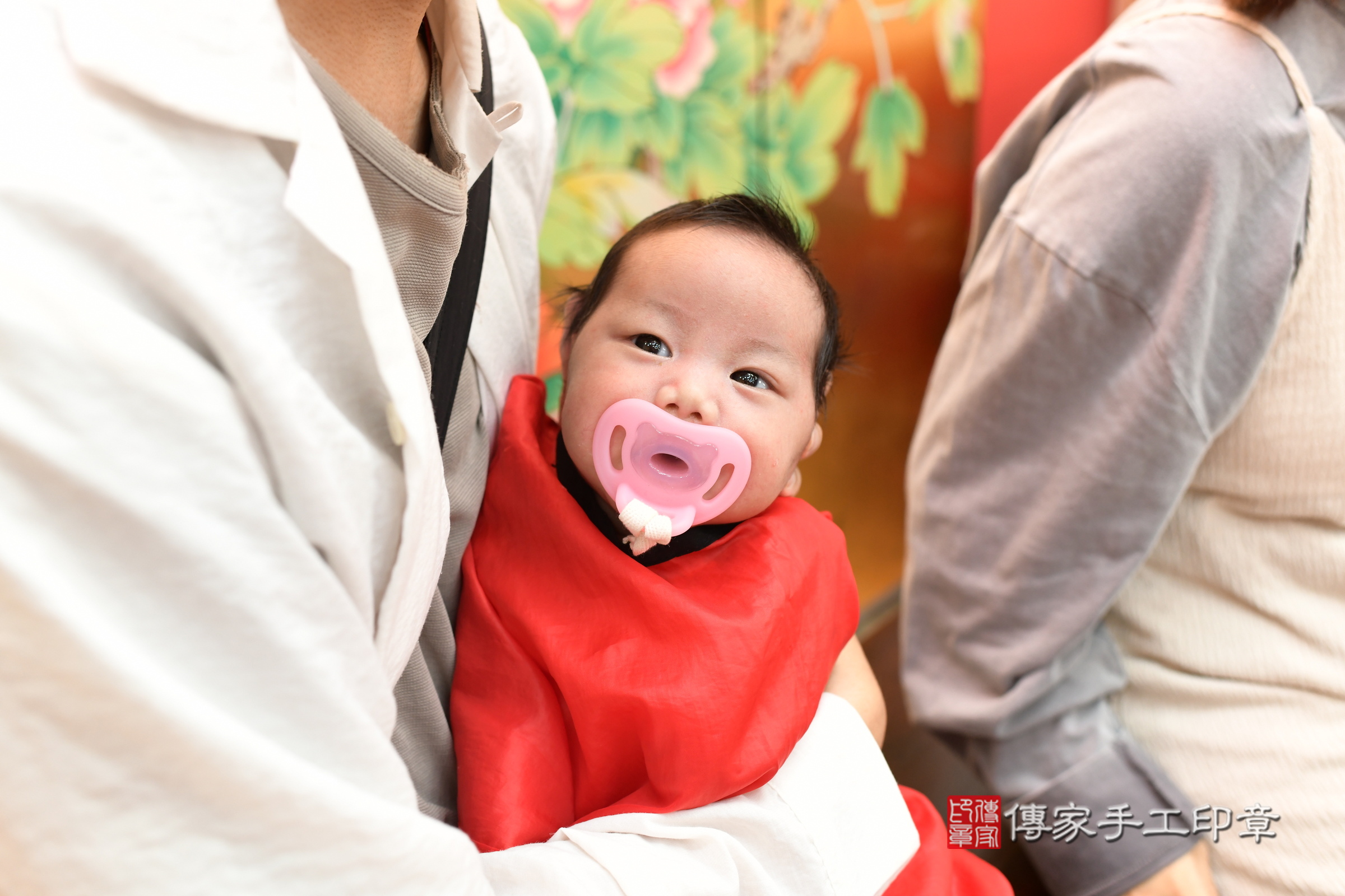 安安寶寶(台北市大同區嬰兒寶寶滿月剃頭理髮、嬰兒剃胎毛儀式吉祥話)。中國風會場，爸媽寶貝穿「日中韓」古裝禮服。專業拍照、證書。★購買「臍帶章、肚臍章、胎毛筆刷印章」贈送：剃頭、收涎、抓周，三選一。2025.7.23，照片18