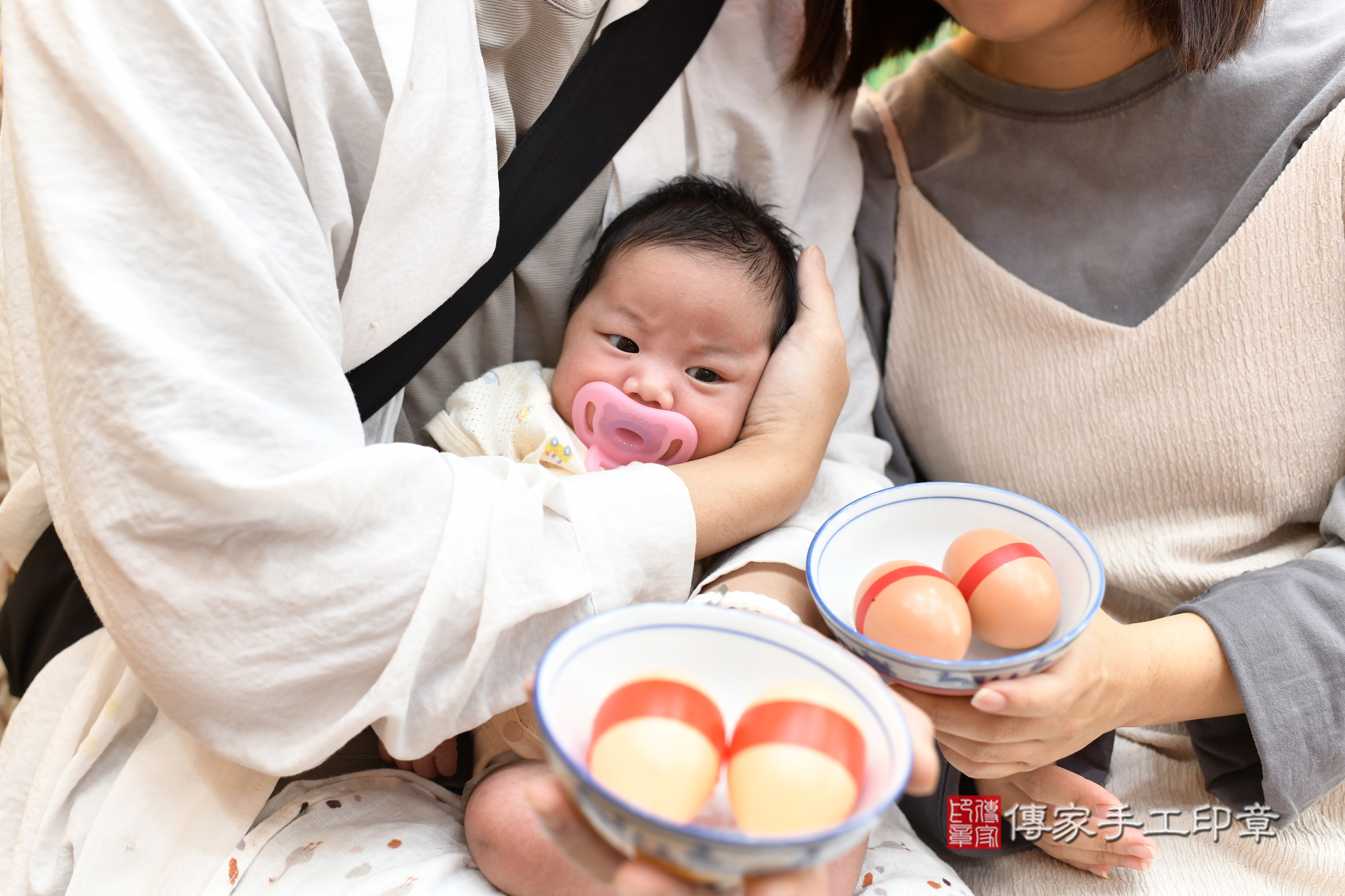 安安寶寶(台北市大同區嬰兒寶寶滿月剃頭理髮、嬰兒剃胎毛儀式吉祥話)。中國風會場，爸媽寶貝穿「日中韓」古裝禮服。專業拍照、證書。★購買「臍帶章、肚臍章、胎毛筆刷印章」贈送：剃頭、收涎、抓周，三選一。2025.7.23，照片8