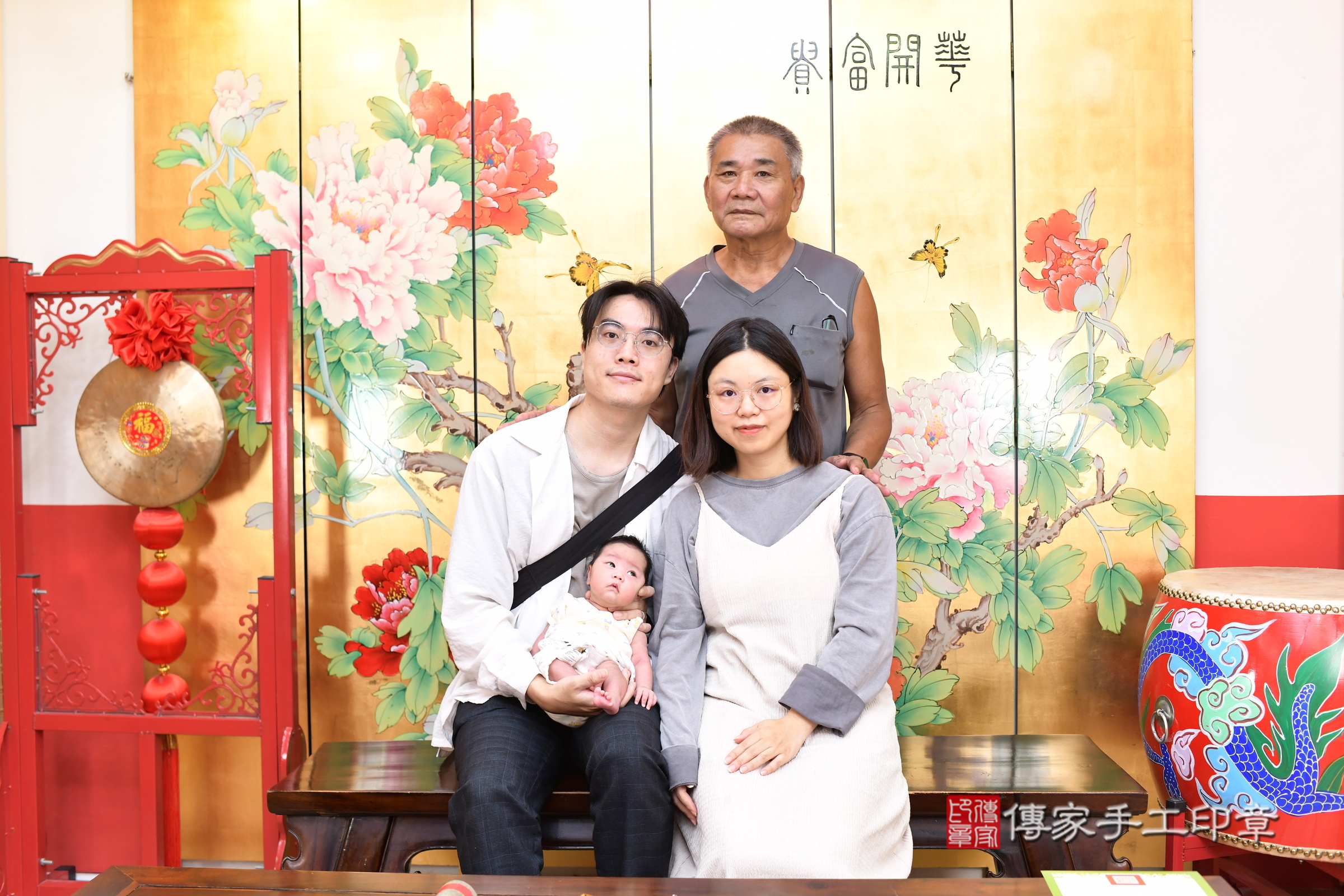 安安寶寶(台北市大同區嬰兒寶寶滿月剃頭理髮、嬰兒剃胎毛儀式吉祥話)。中國風會場，爸媽寶貝穿「日中韓」古裝禮服。專業拍照、證書。★購買「臍帶章、肚臍章、胎毛筆刷印章」贈送：剃頭、收涎、抓周，三選一。2025.7.23，照片4