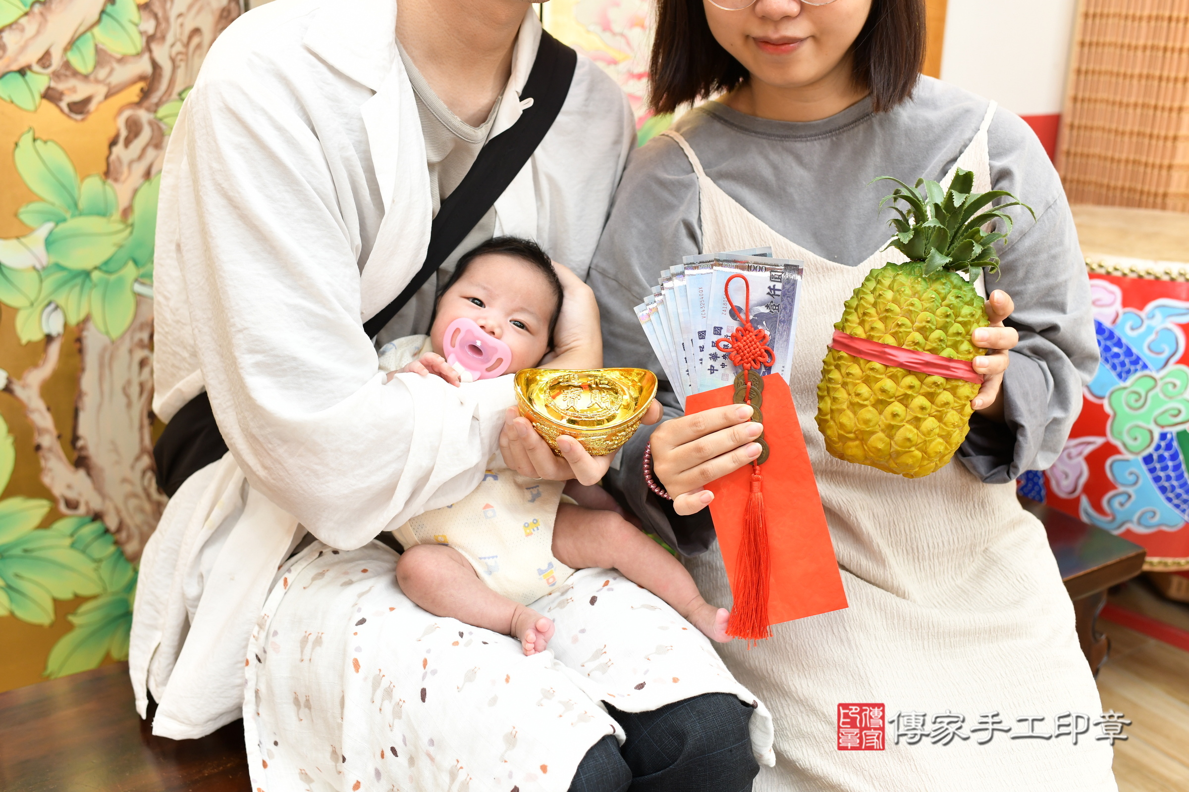 安安寶寶(台北市大同區嬰兒寶寶滿月剃頭理髮、嬰兒剃胎毛儀式吉祥話)。中國風會場，爸媽寶貝穿「日中韓」古裝禮服。專業拍照、證書。★購買「臍帶章、肚臍章、胎毛筆刷印章」贈送：剃頭、收涎、抓周，三選一。2025.7.23，照片16